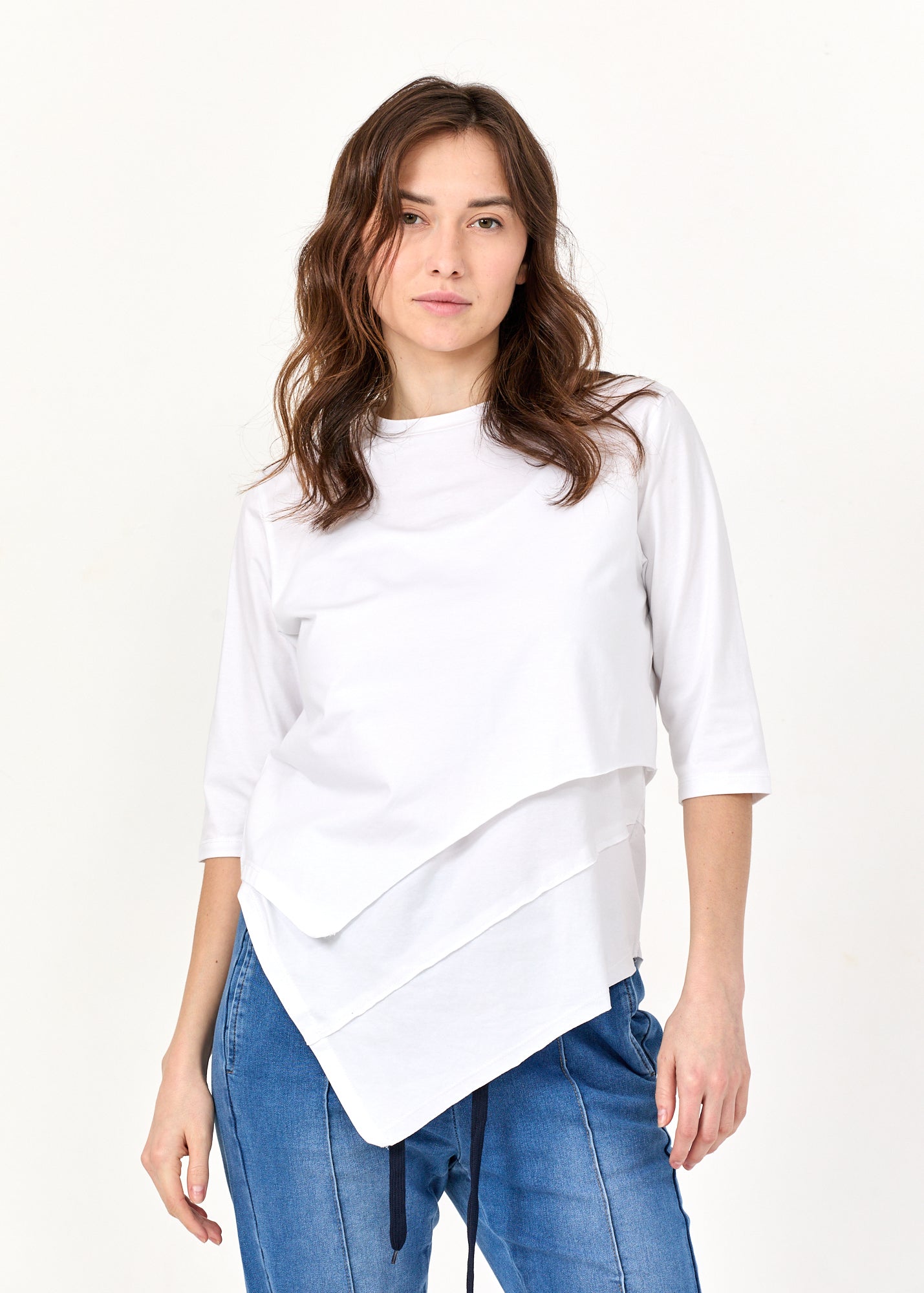 חולצה קצרצרה אסימטרית לבן