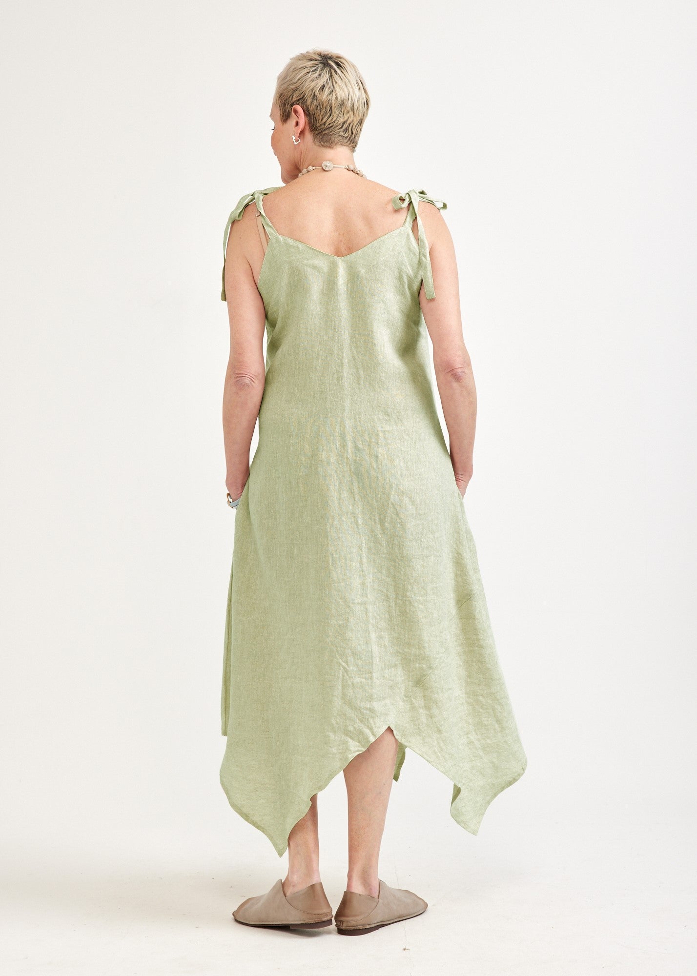 שמלת פשתן כתפיות נקשרות ירוק
