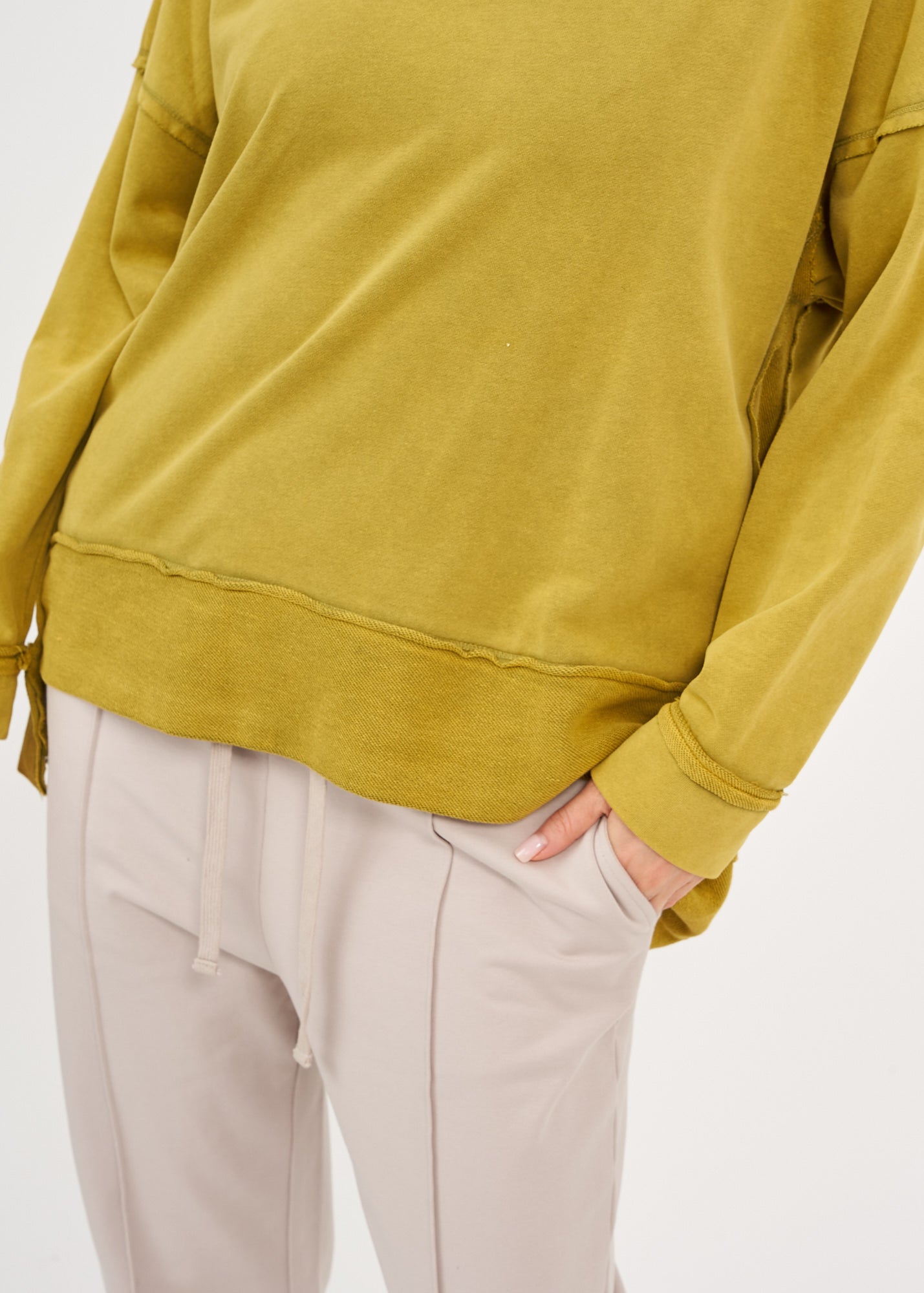 Wash sweatshirt with reverse fabric hem in wash green