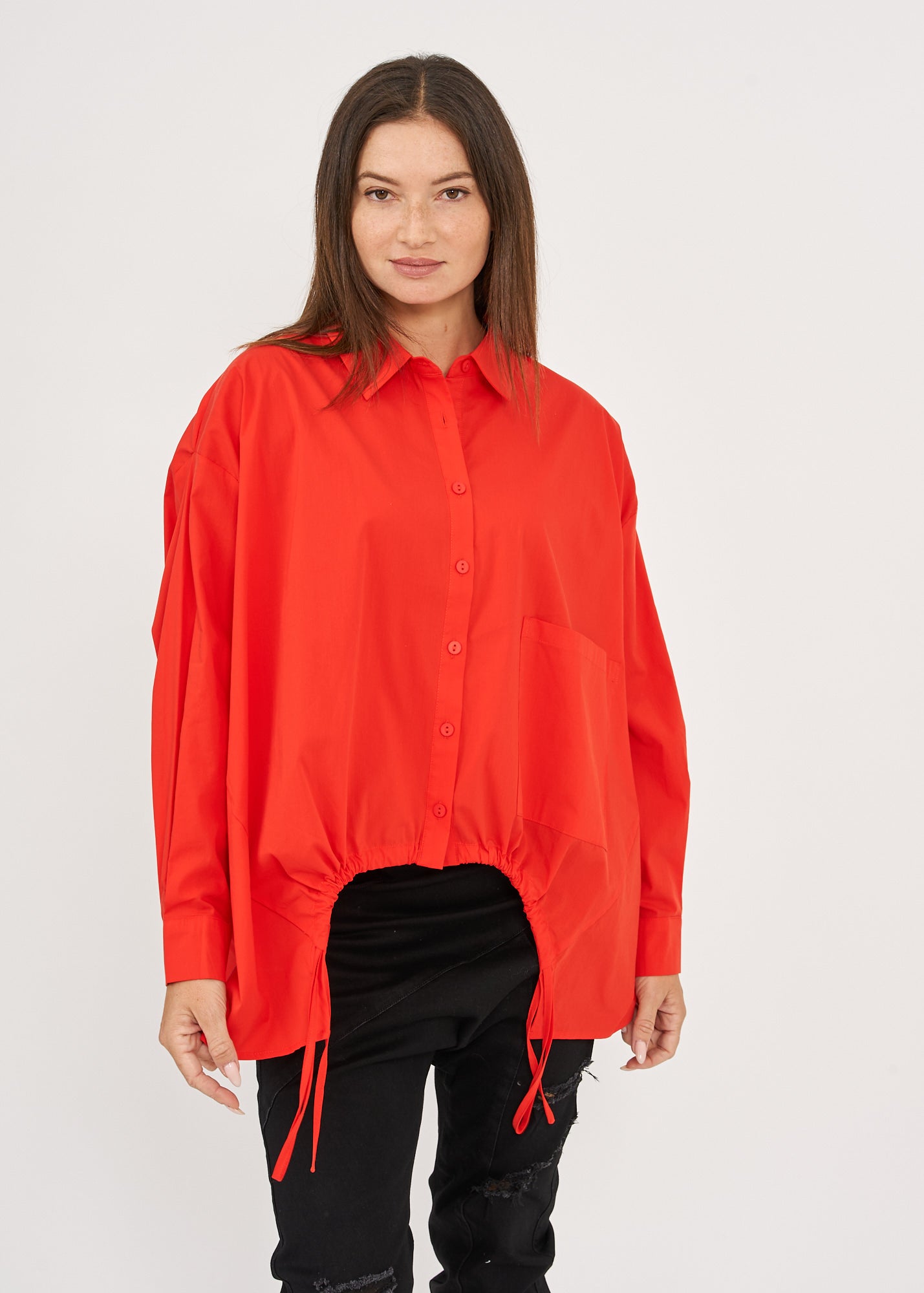 Buttoned shirt with red drawstring