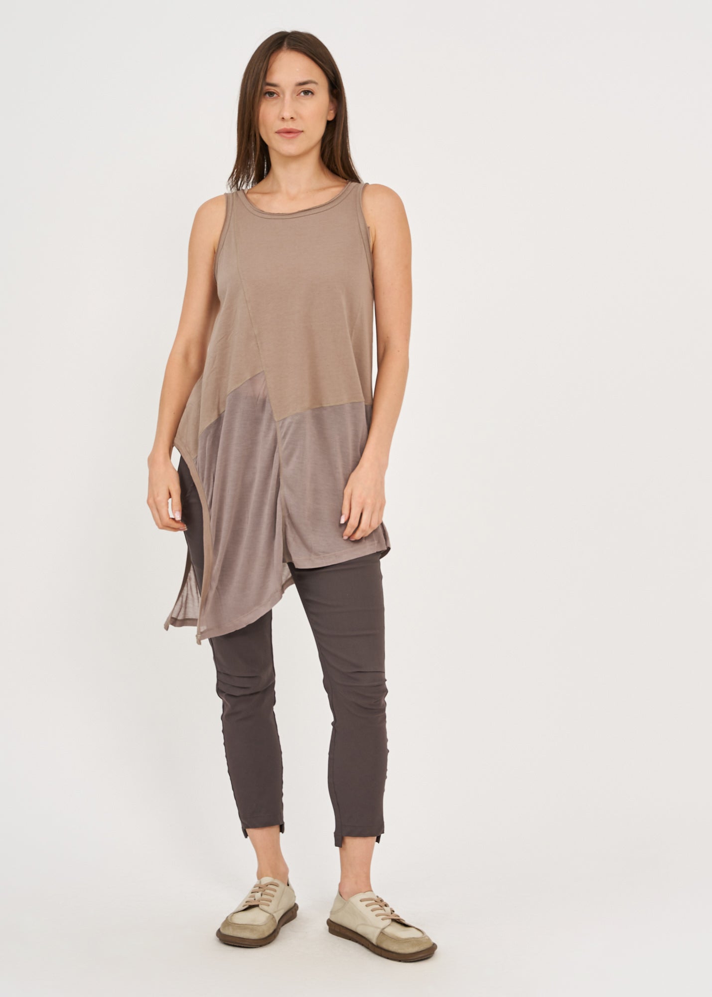 Long tank top model triangle forward brown 