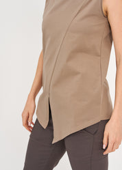 Undershirt with diagonal stitching and brown spikes