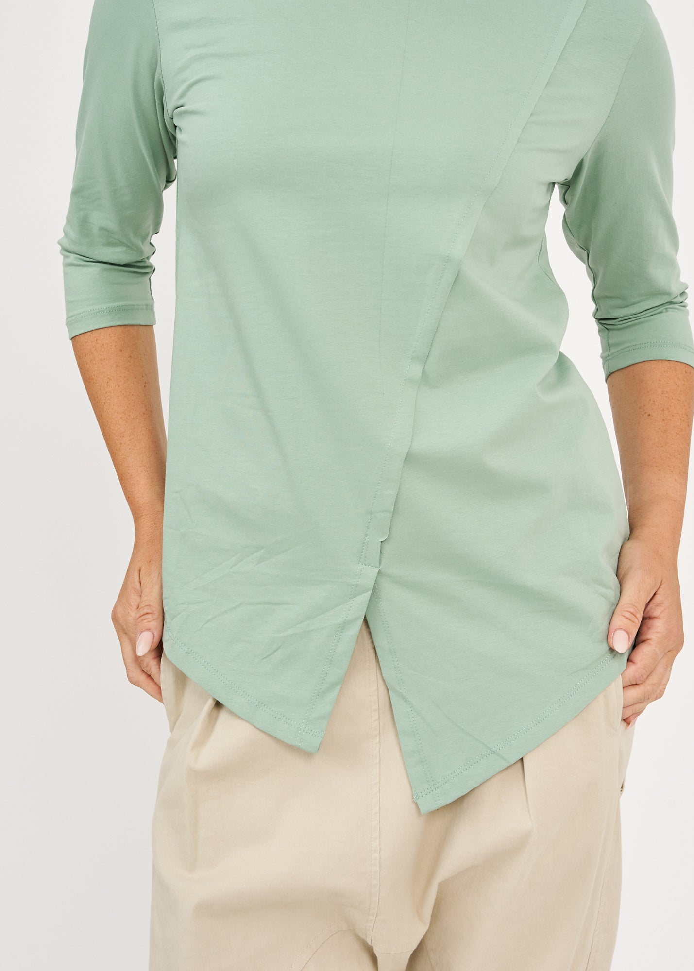 Diagonal stitching ends light green 3/4 sleeve