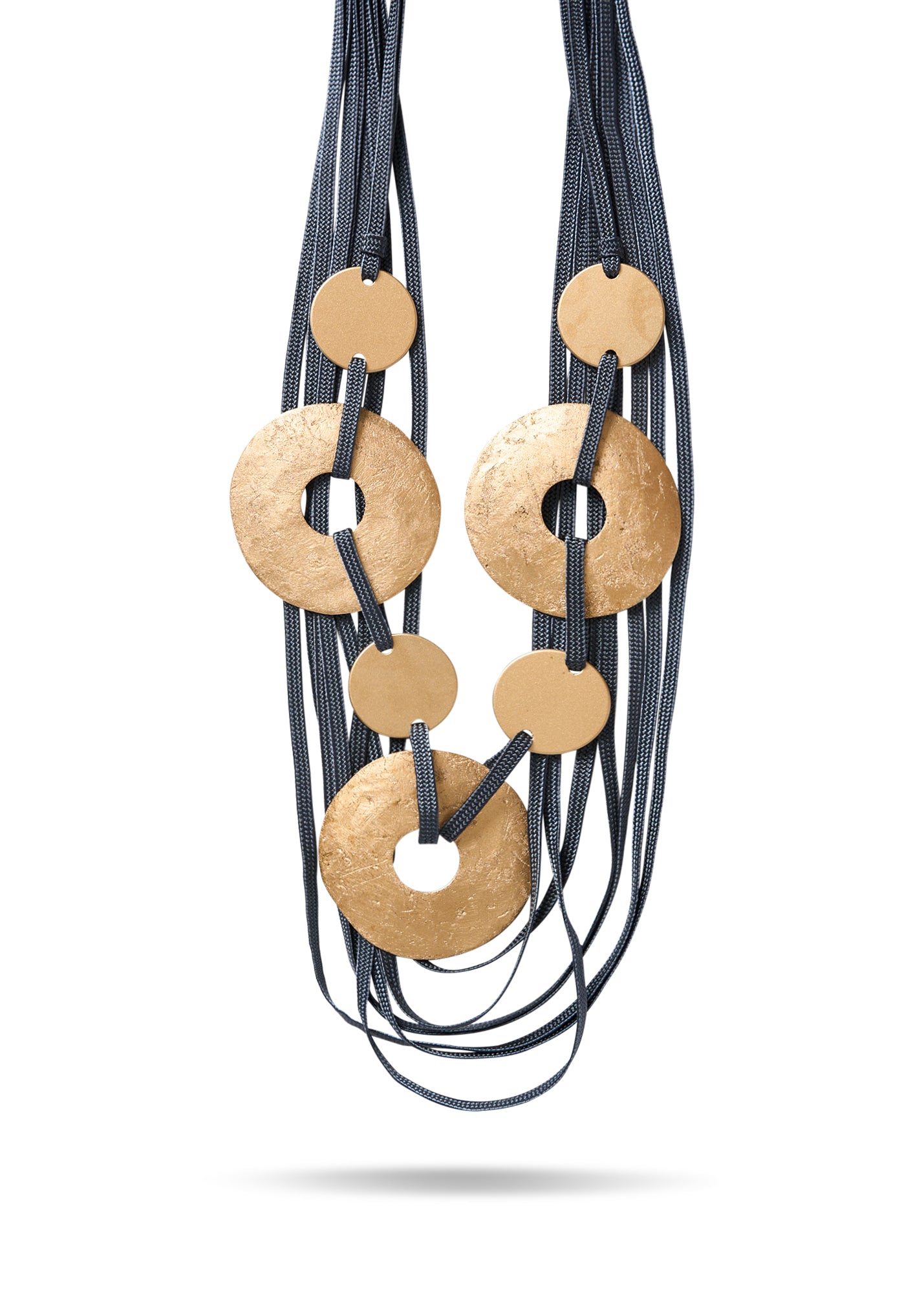 Silk thread necklace with a combination of gold circles