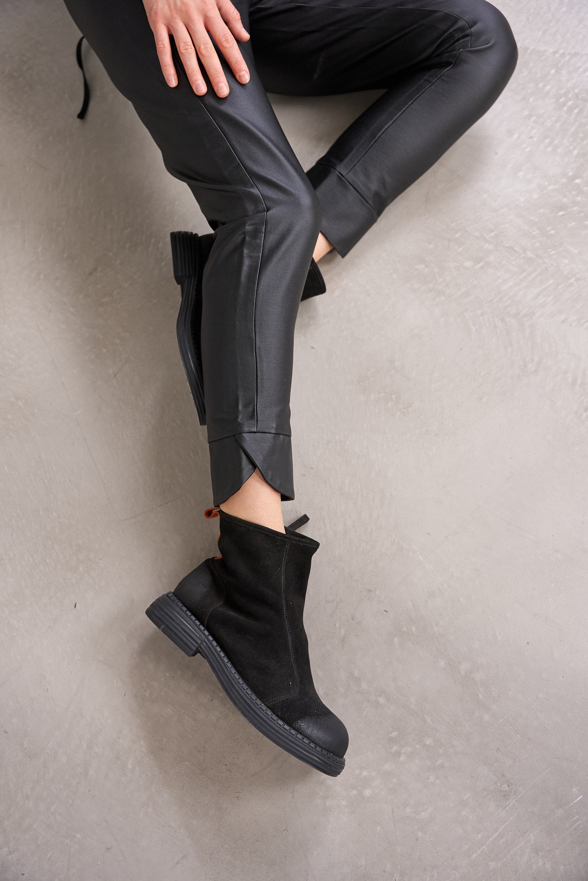 Reverse leather ankle boots color combination and black rubber laces