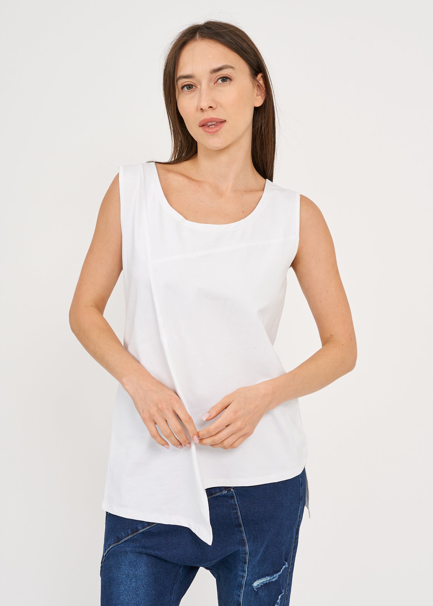 T-shirt base seam forward left side long white