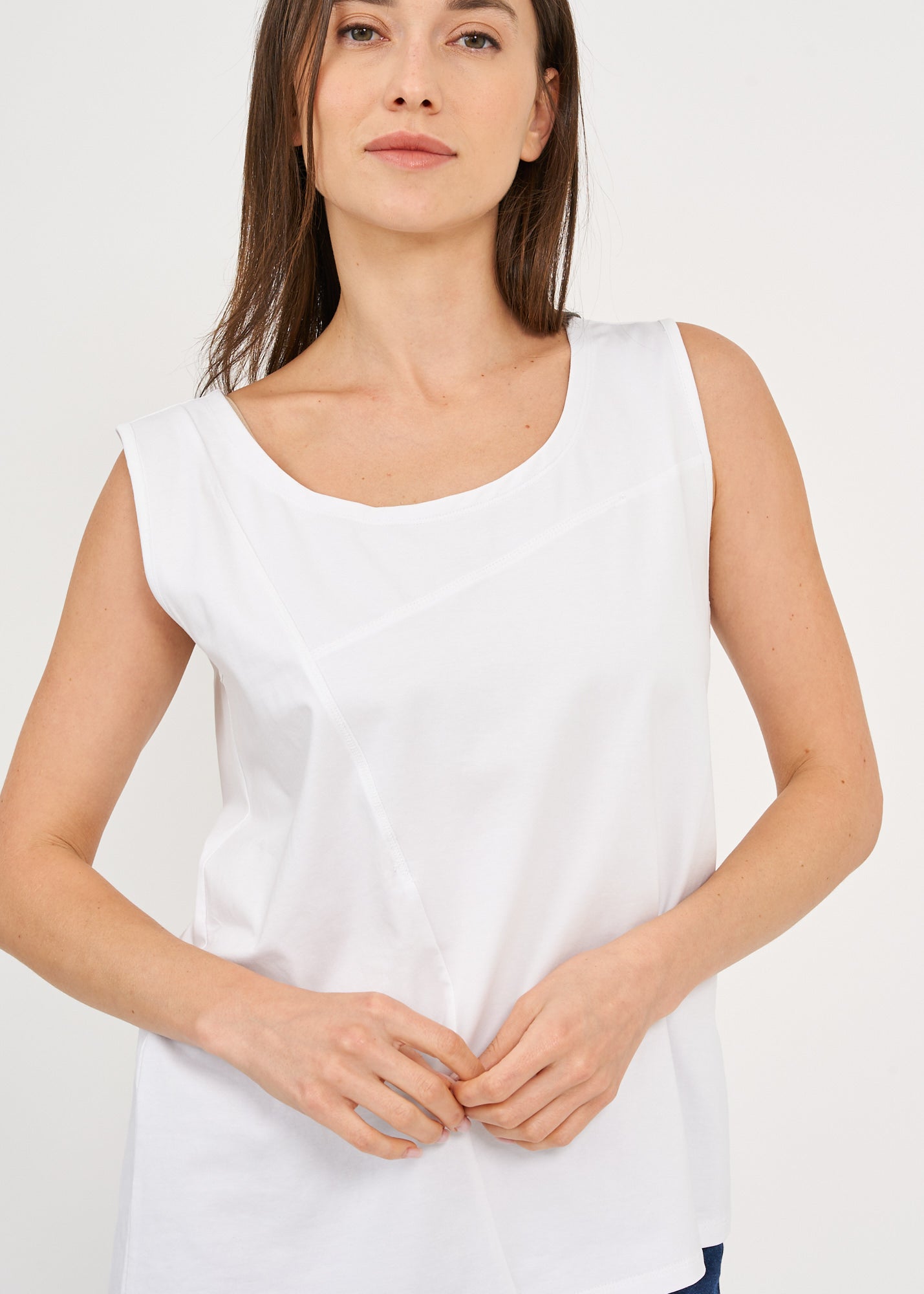 T-shirt base seam forward left side long white