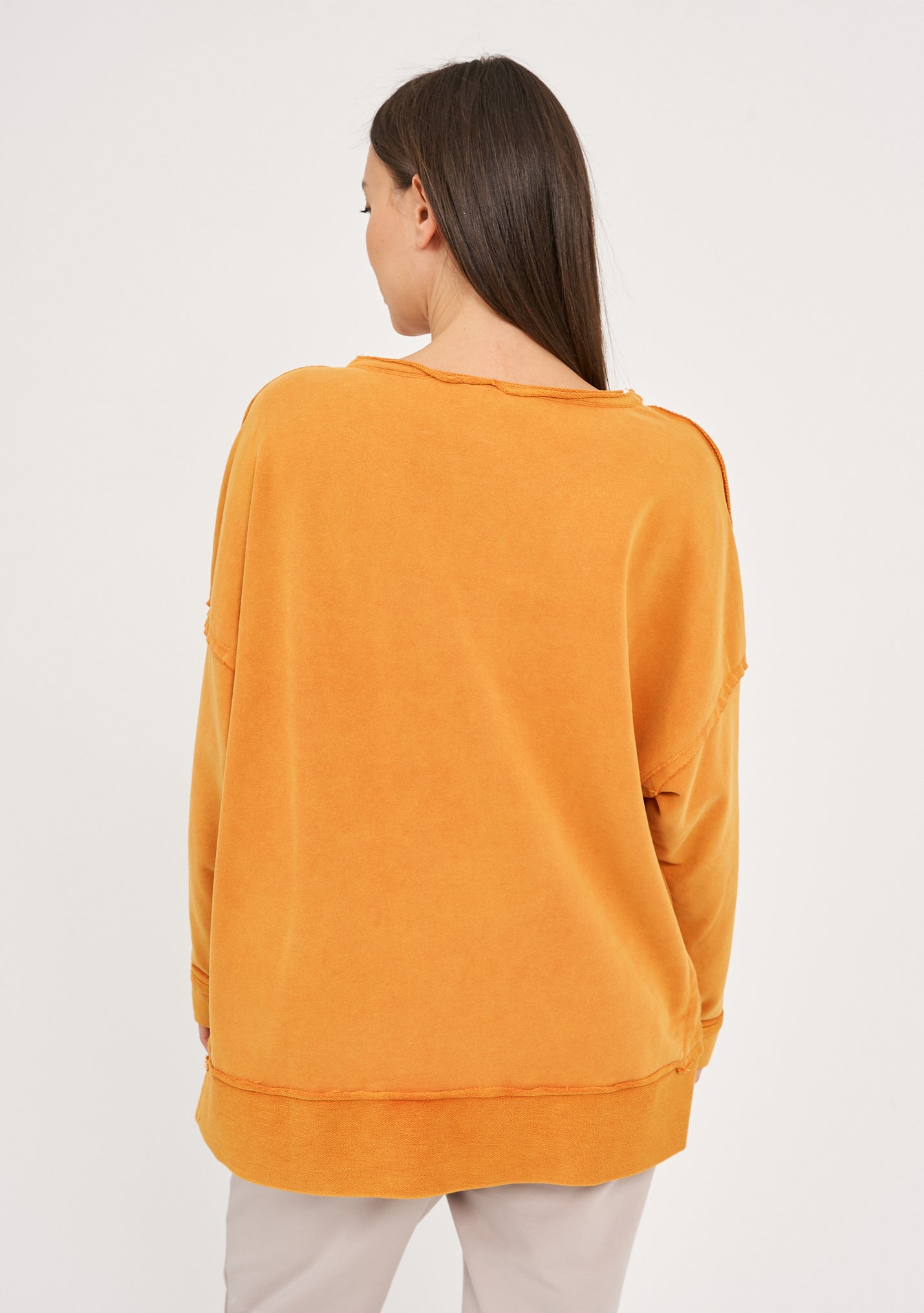 Wash sweatshirt with reverse fabric hem, orange wash