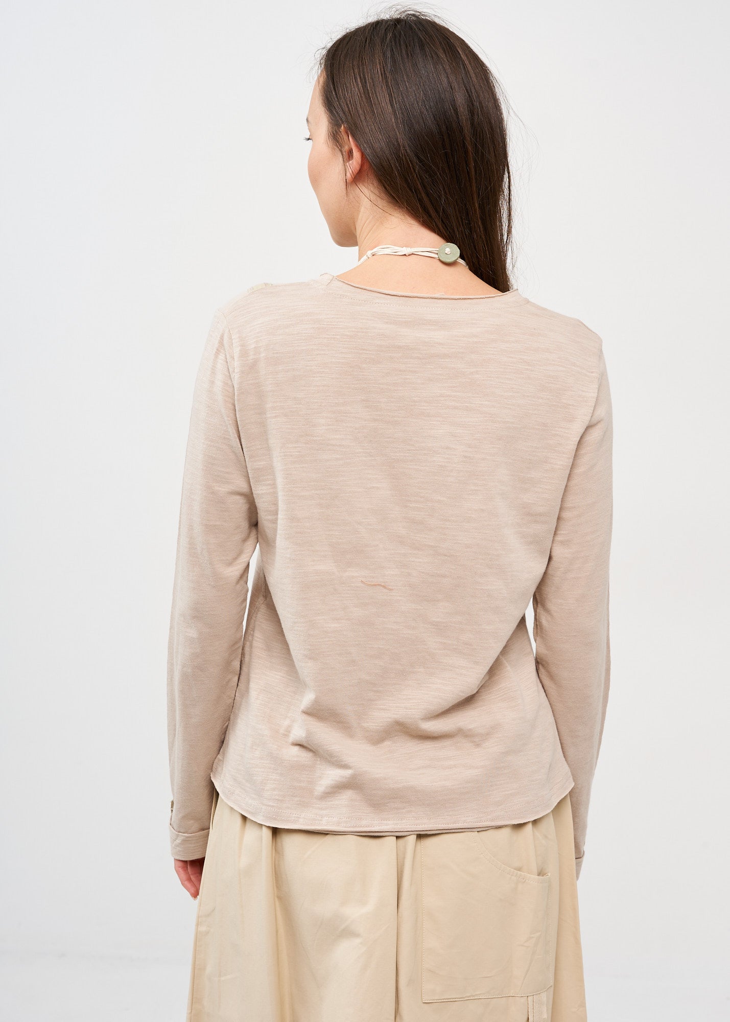 Long sleeve shirt with beige ribbon combination