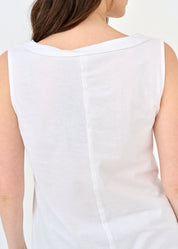 Asymmetric key tank top with a triangular ending in white