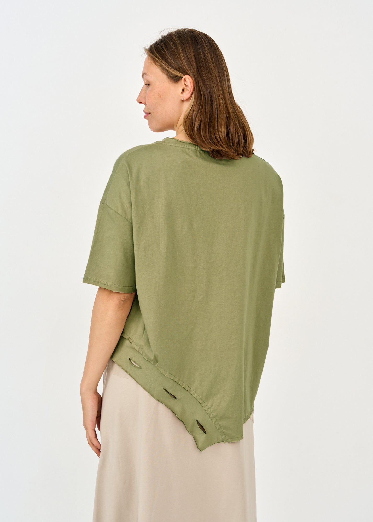 חולצה שרוול קצר סיומת אסימטרית מעוגלת ירוק