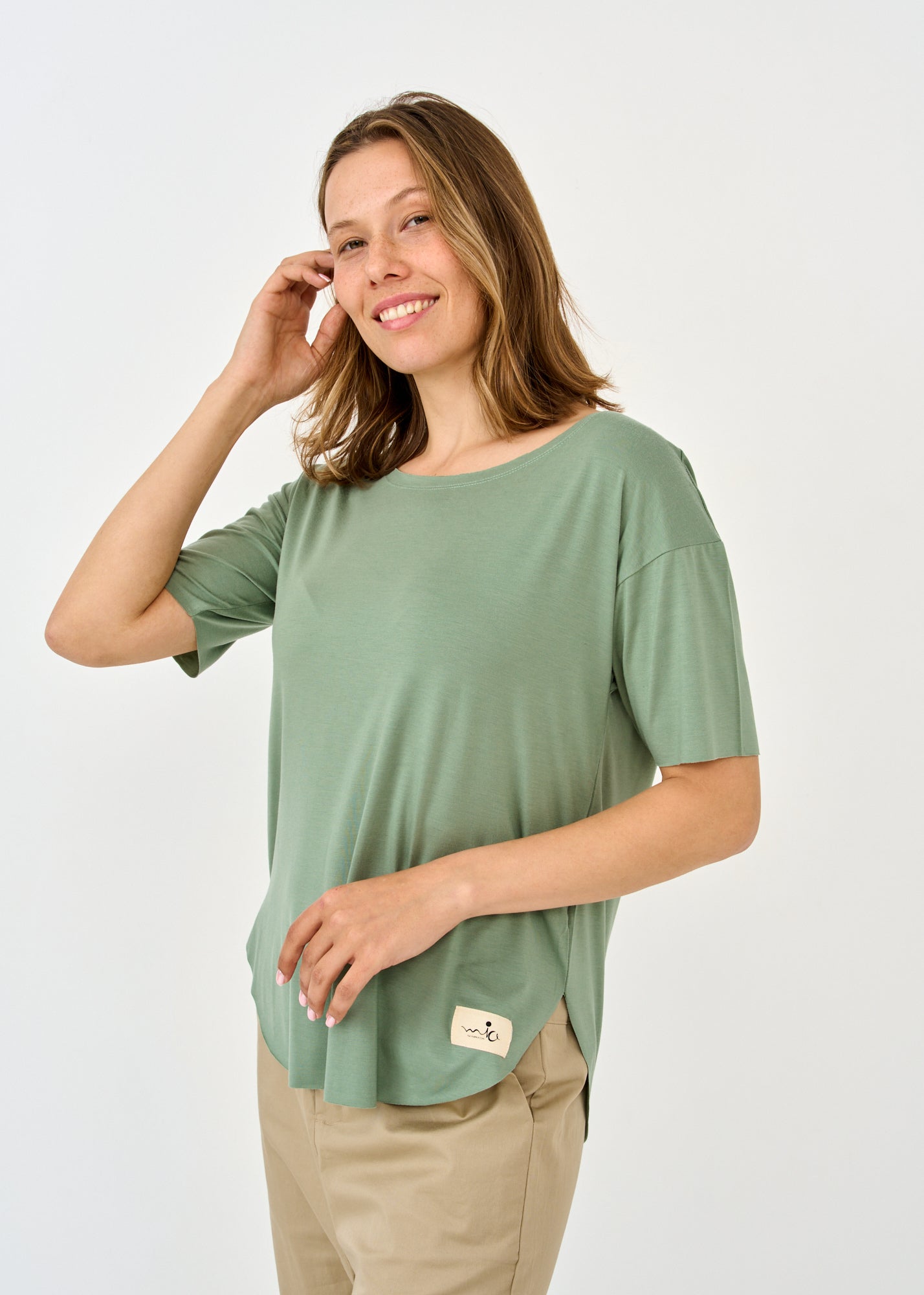 חולצה שרוול קצר סיומת מעוגלת ירוק