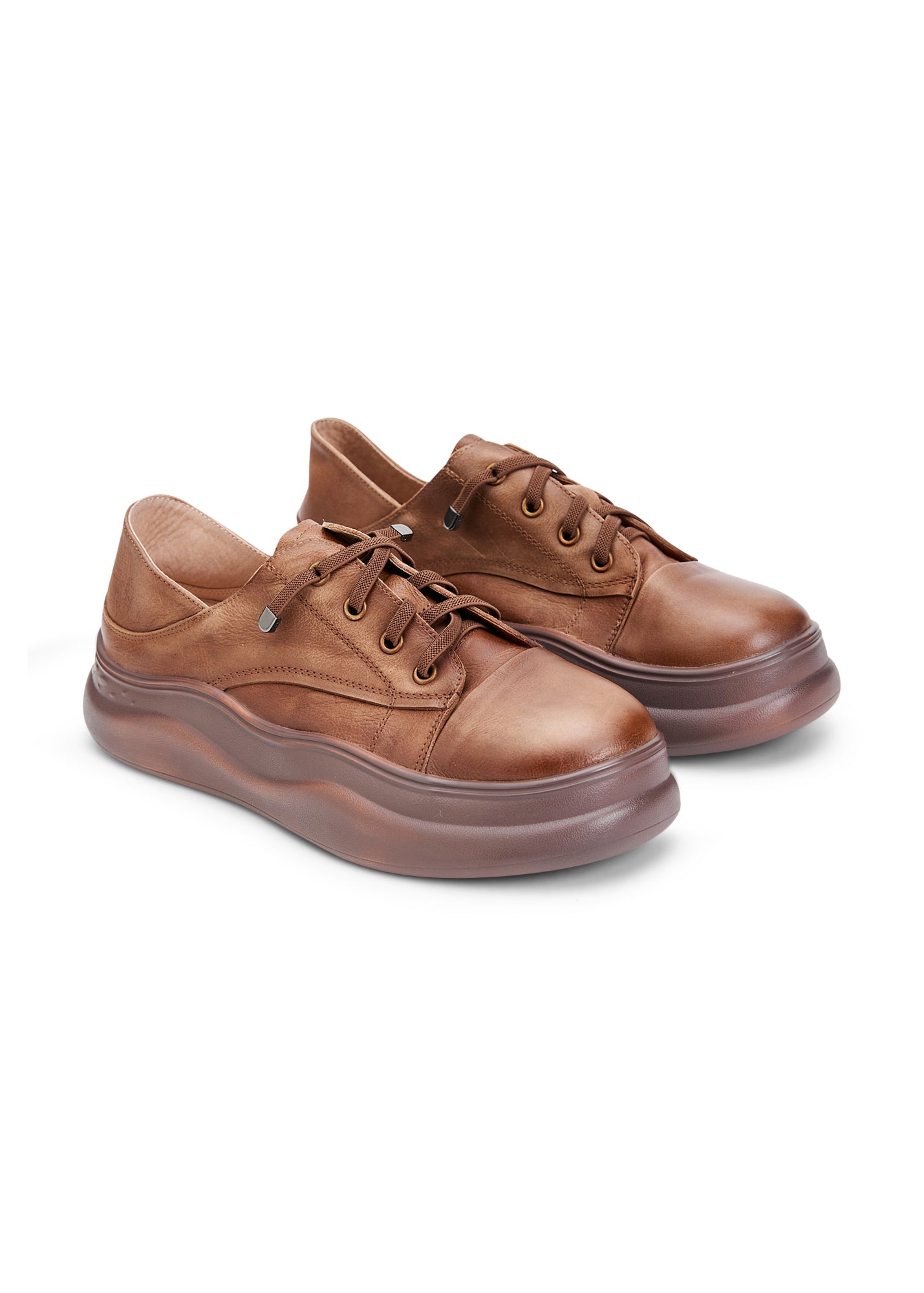 Leather sneakers with brown folding heel laces