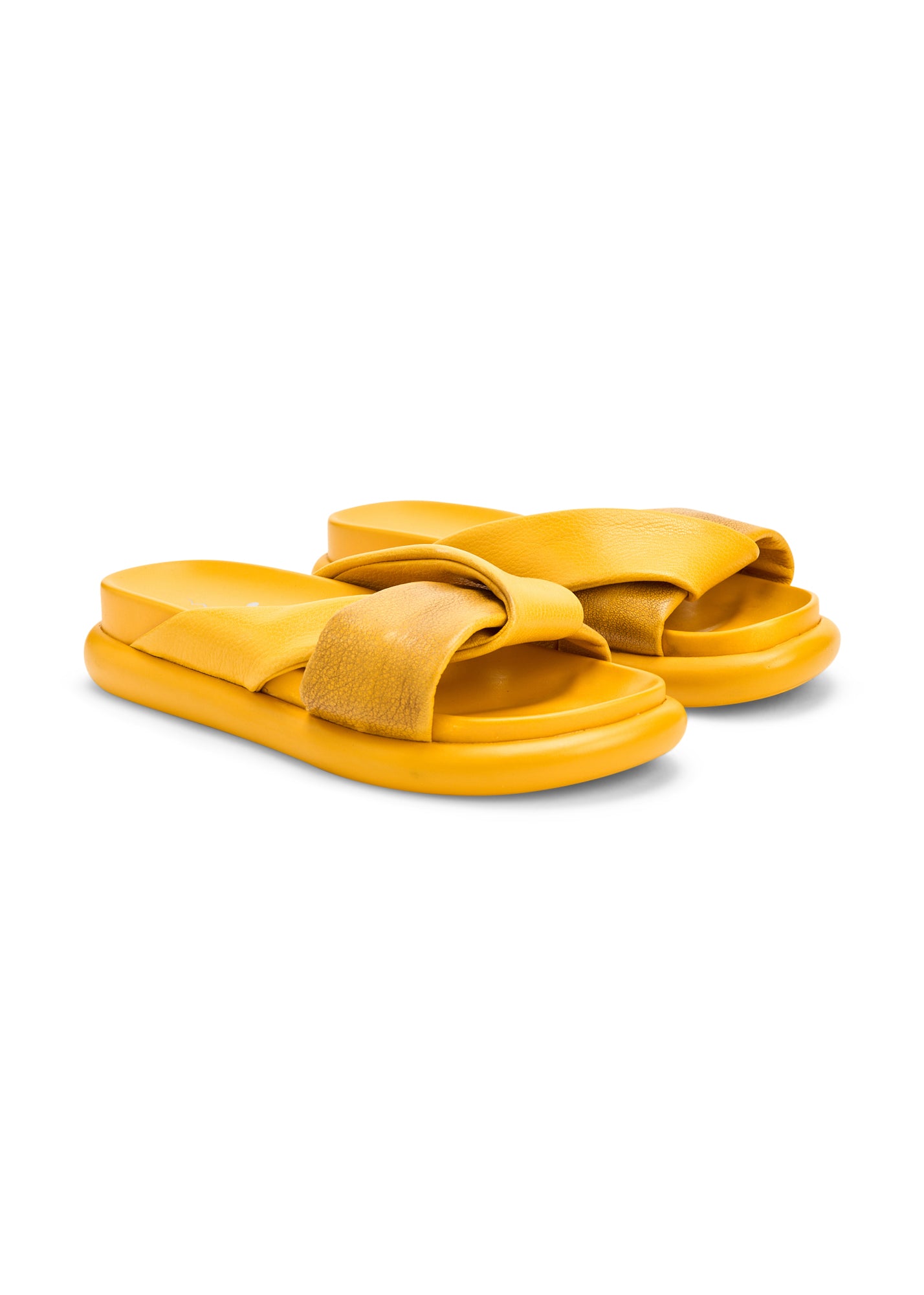 Leather flip flops with interlocking straps yellow