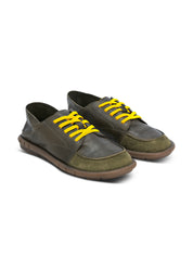 Soft leather shoes with a folding heel and green rubber laces