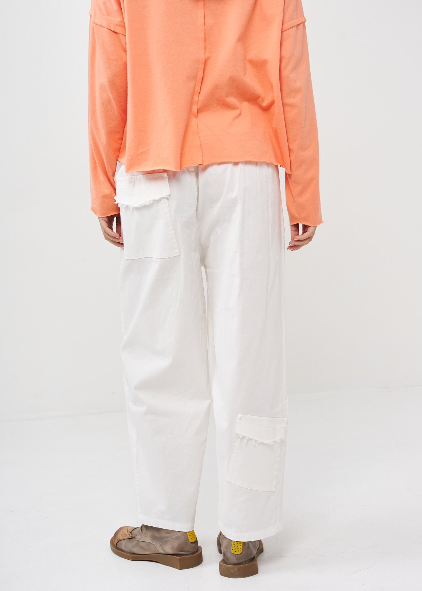 Wide leg trousers with straight pockets in white