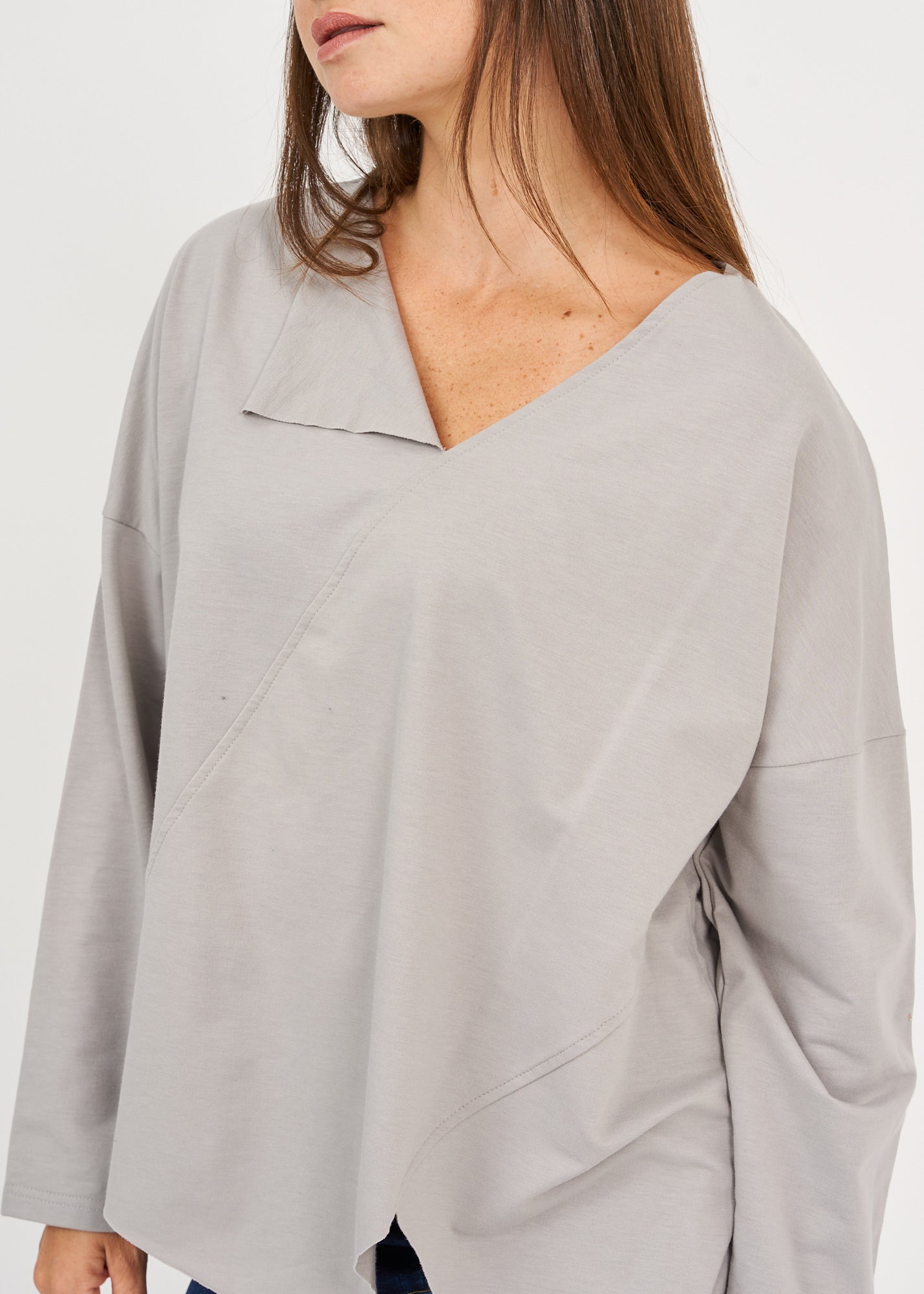 Light gray triangle collar long sleeve shirt