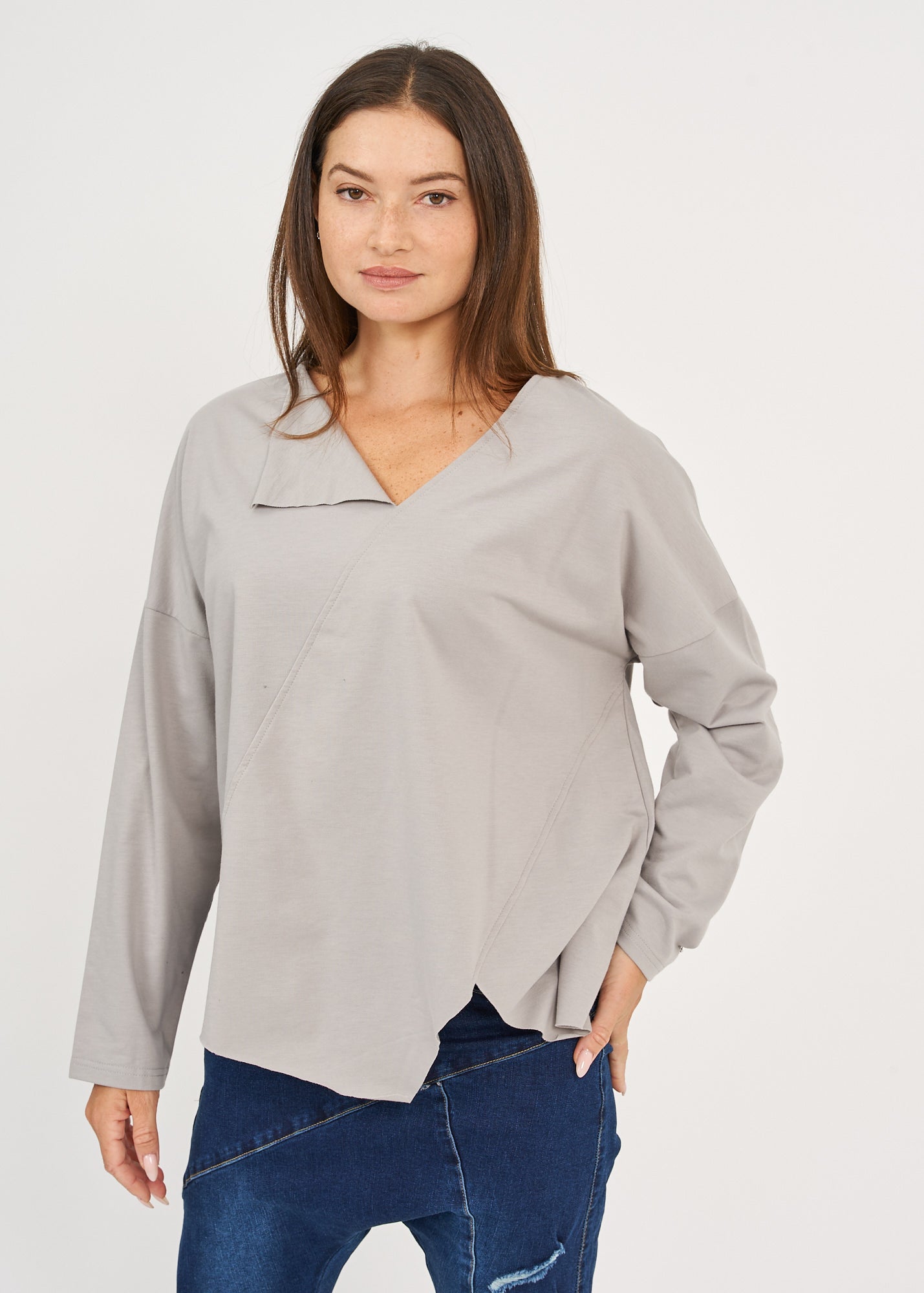 Light gray triangle collar long sleeve shirt