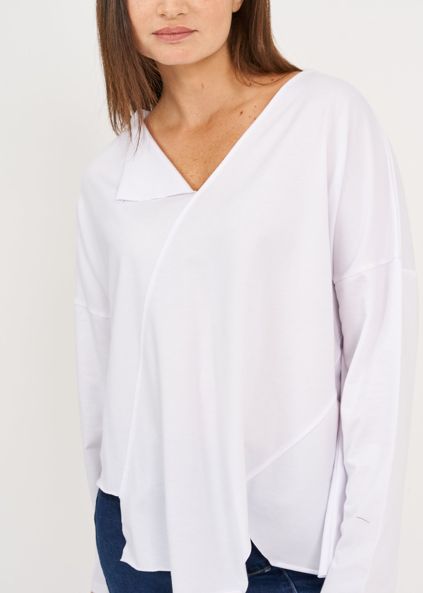 Long sleeve white triangle collar shirt