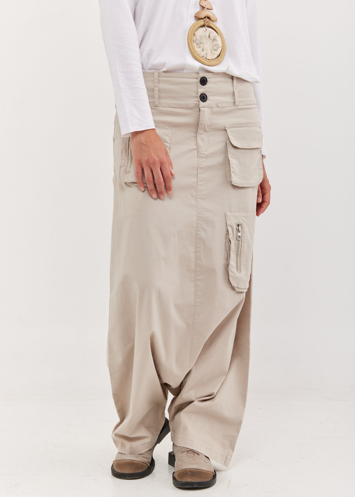 Skirt-like pants with front pockets Stone