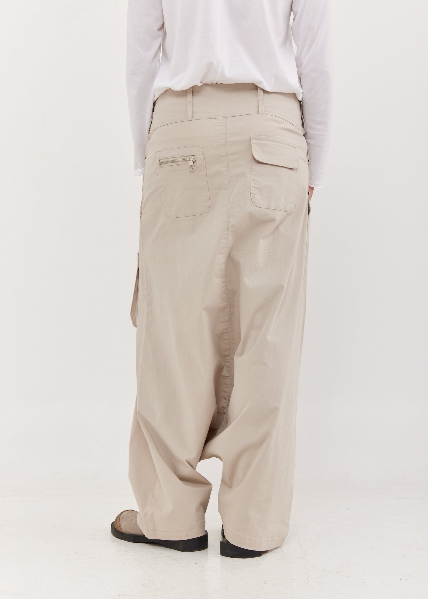 Skirt-like pants with front pockets Stone