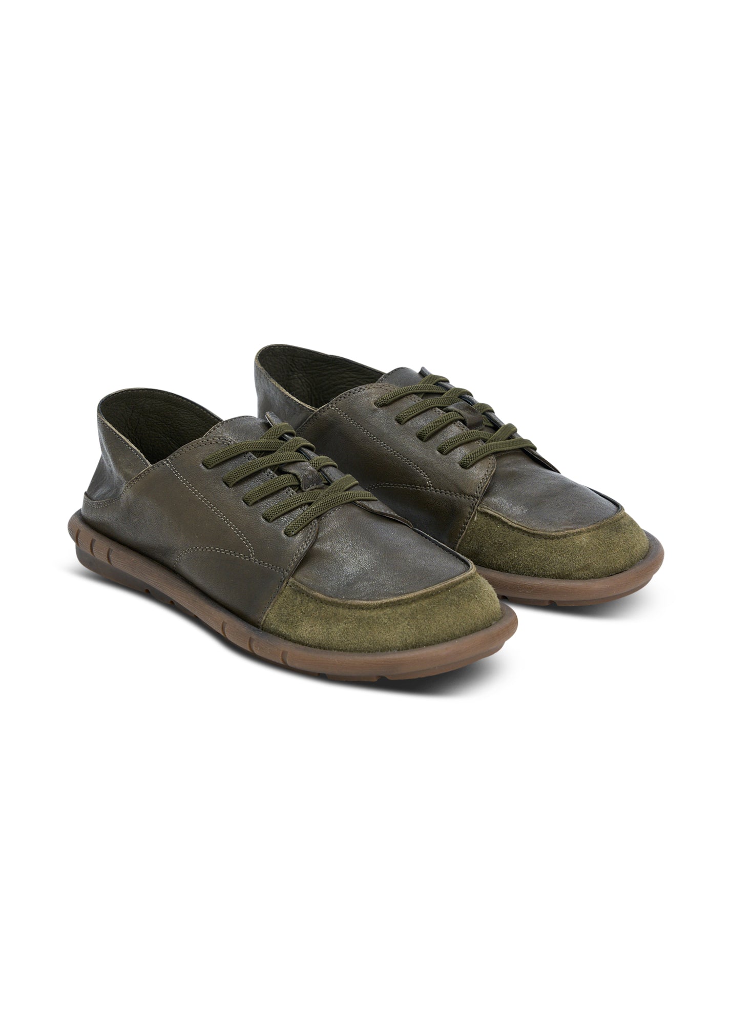 Soft leather shoes with a folding heel and green rubber laces