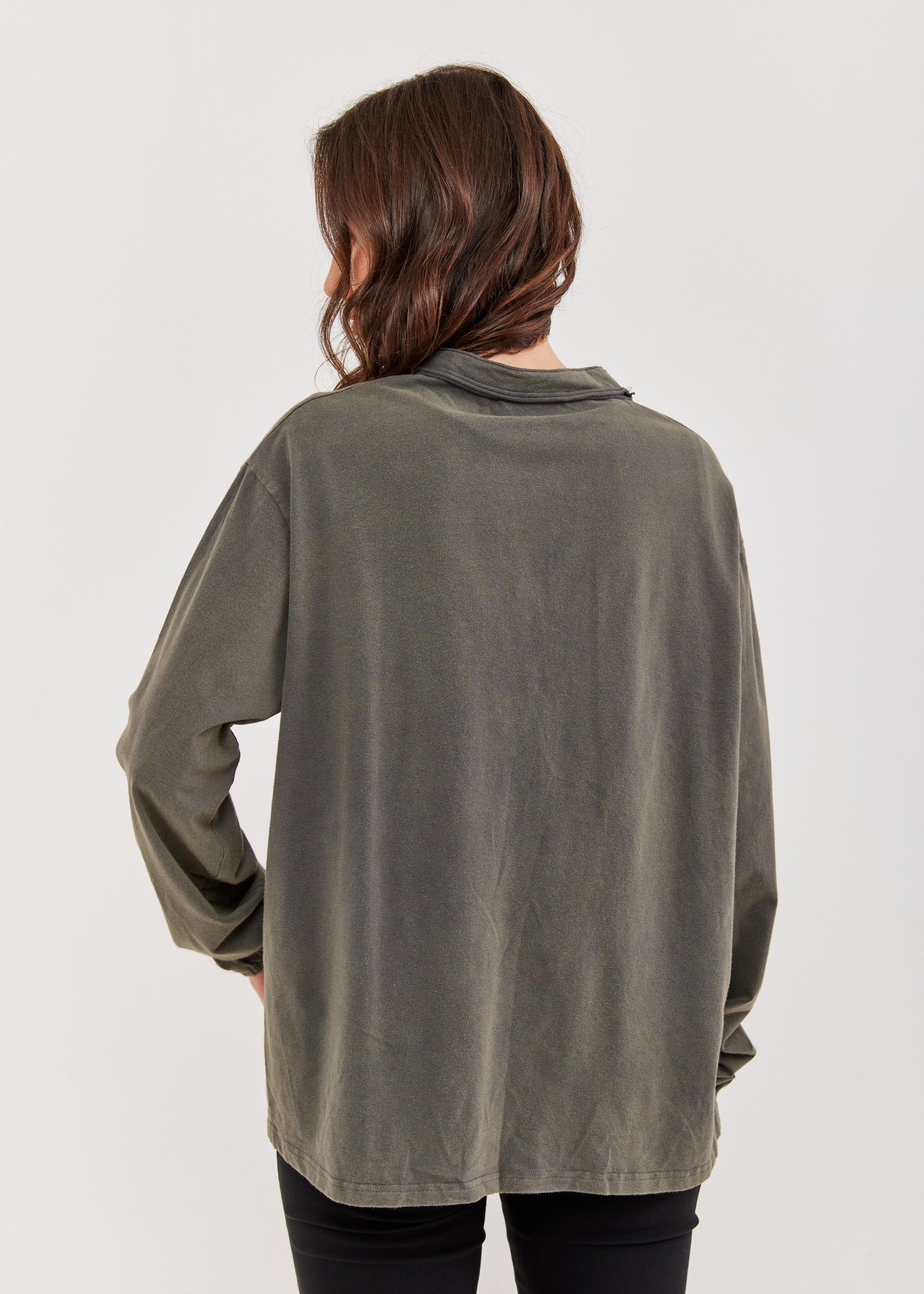 V-neck long sleeve shirt and Chinese collar gray wash