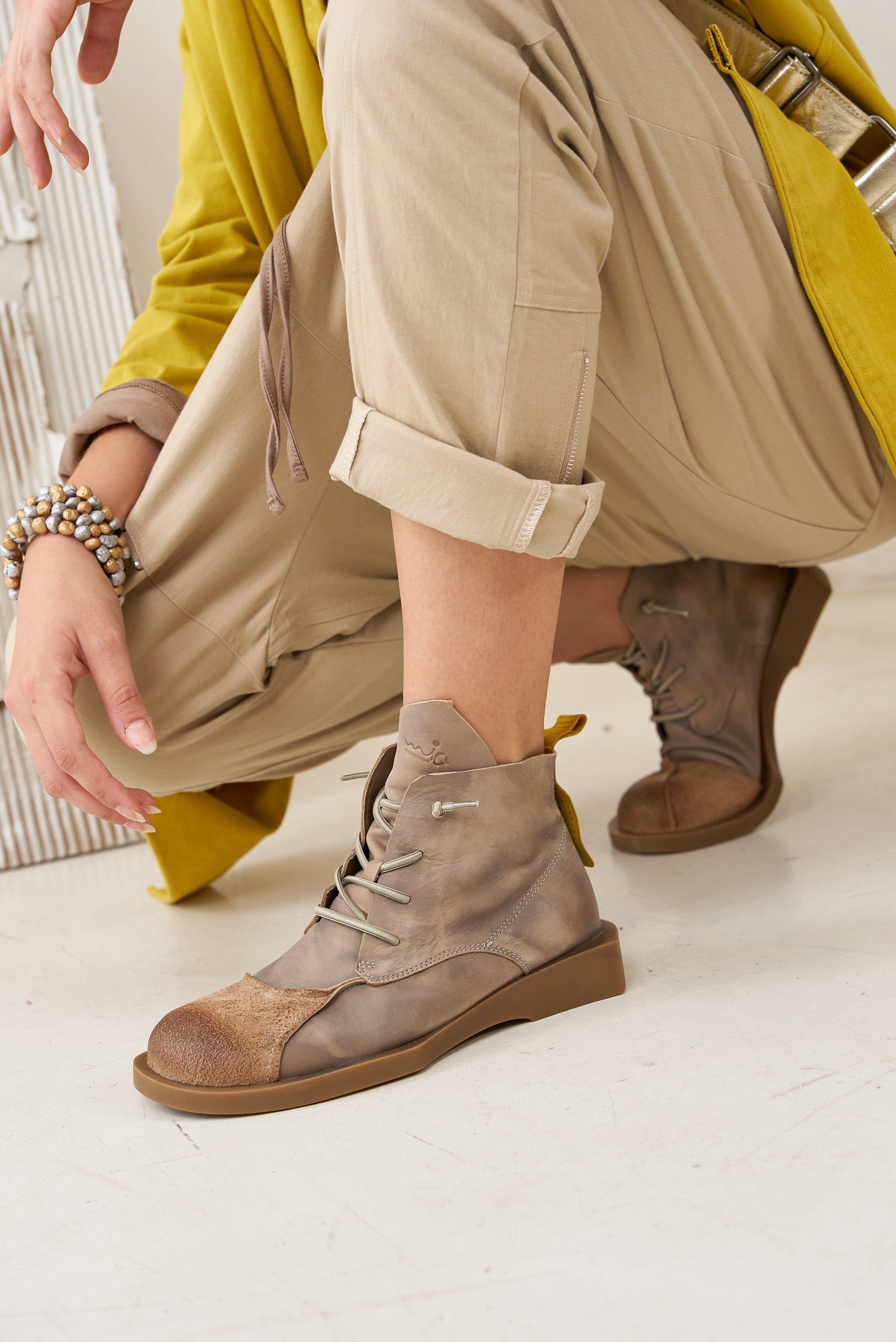 Reverse leather ankle boots color combination and gray rubber laces