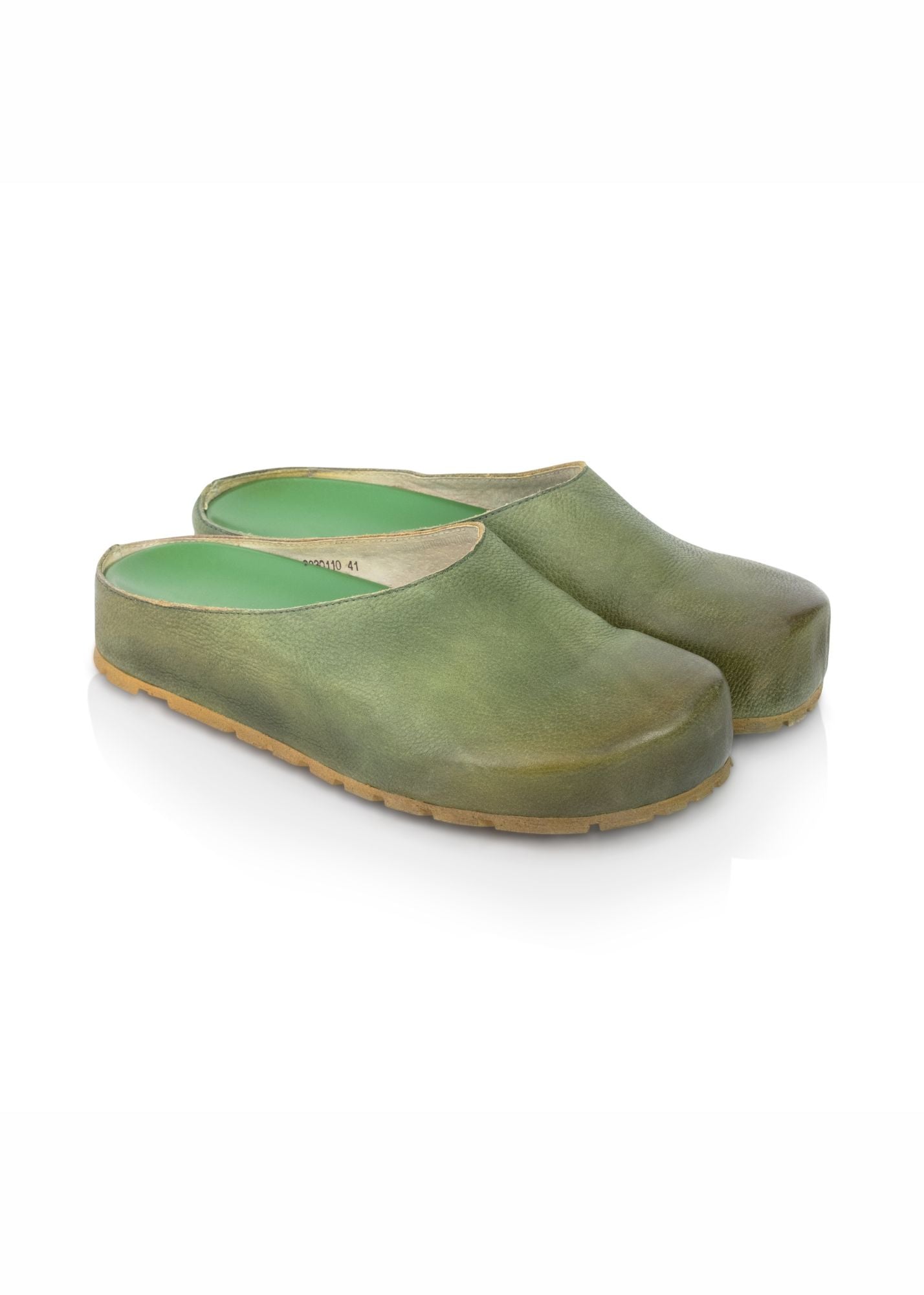 Classic leather slipper closed in front green