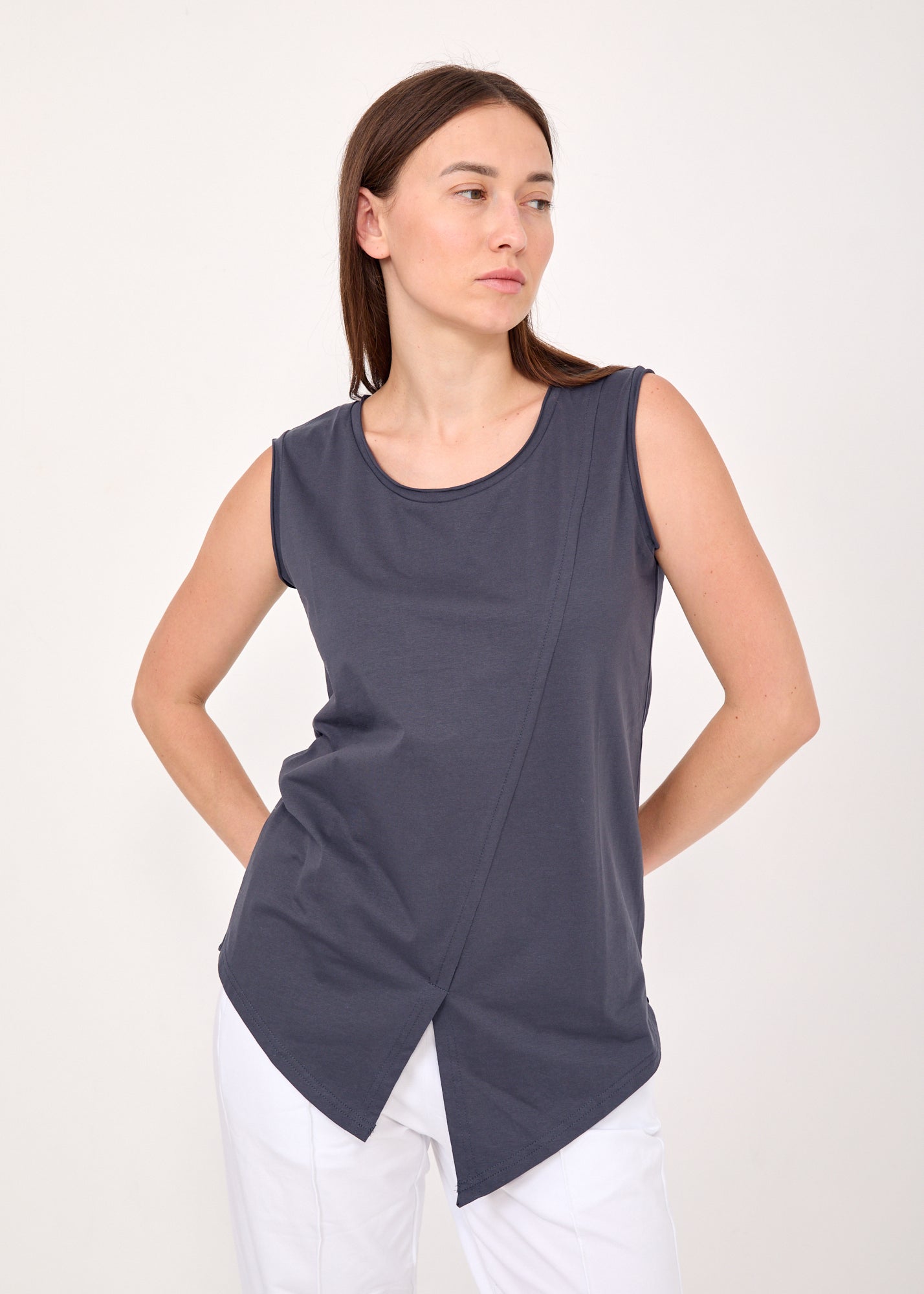 Tank top with diagonal stitching and dark blue spikes