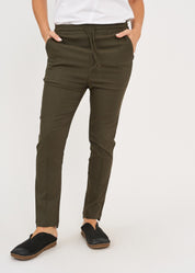 Basic pants with drawstring and diagonal pockets green