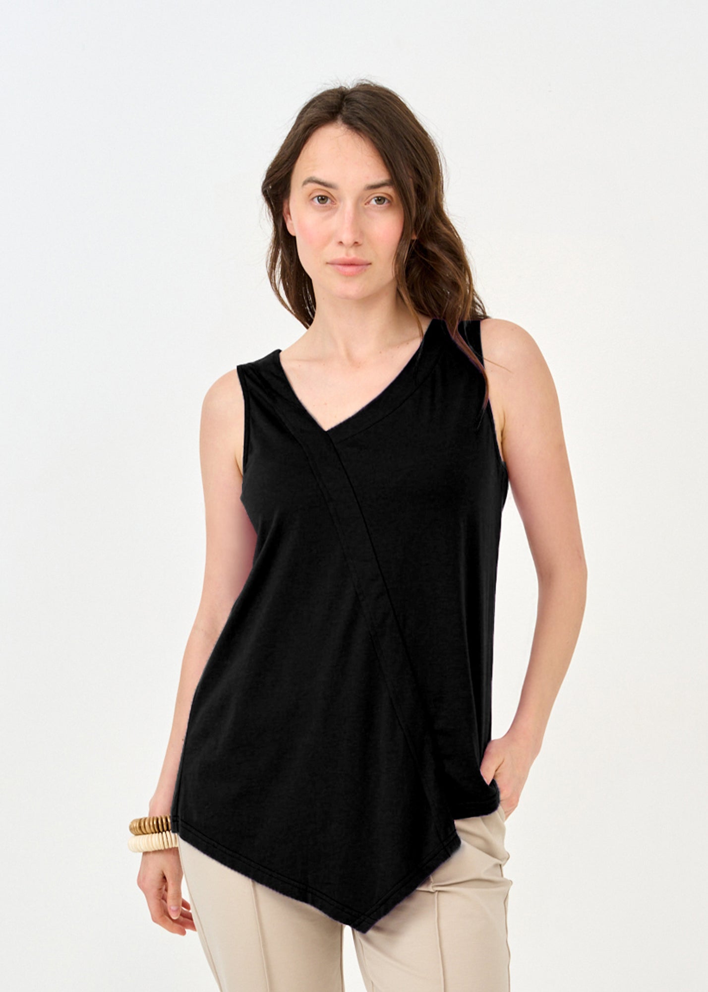 Black key asymmetric triangle ending tank top