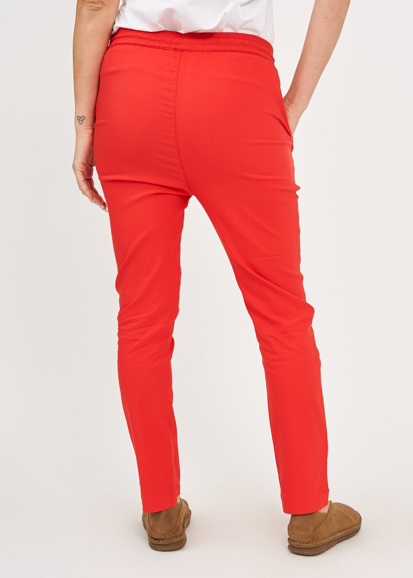 Basic pants with drawstring and diagonal pockets red