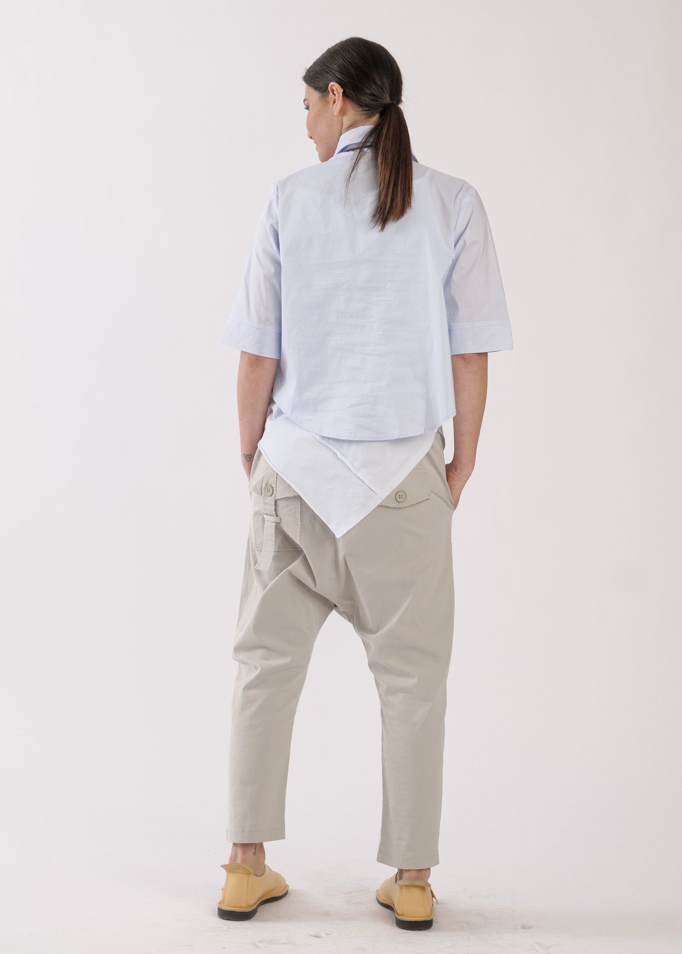 Short button-up with a blue pocket