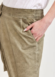 Big pocket boy pants and green slacks 