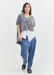 A short shirt with a pleat in the front and a blue back