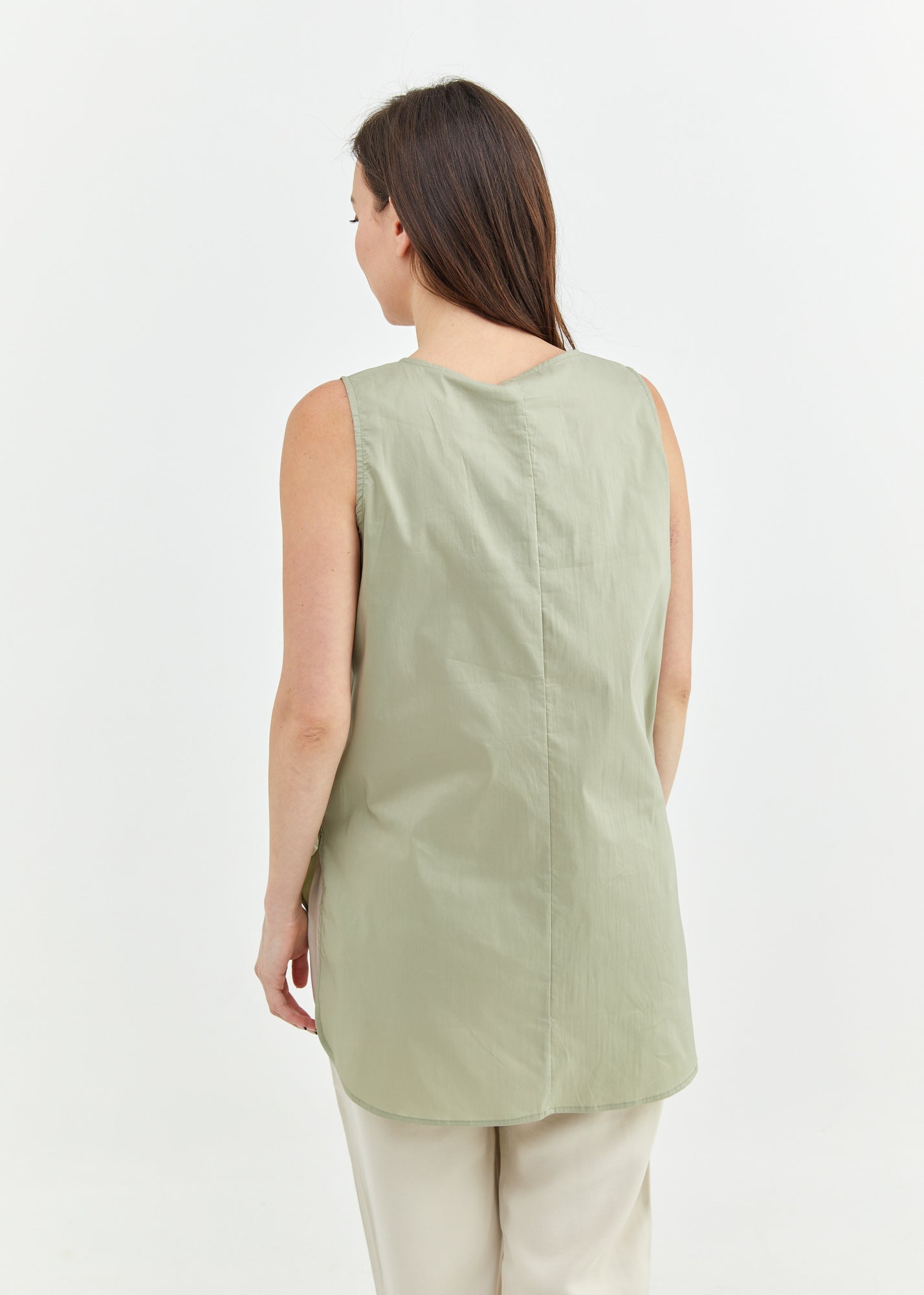 Asymmetric tank top and green fabric pocket