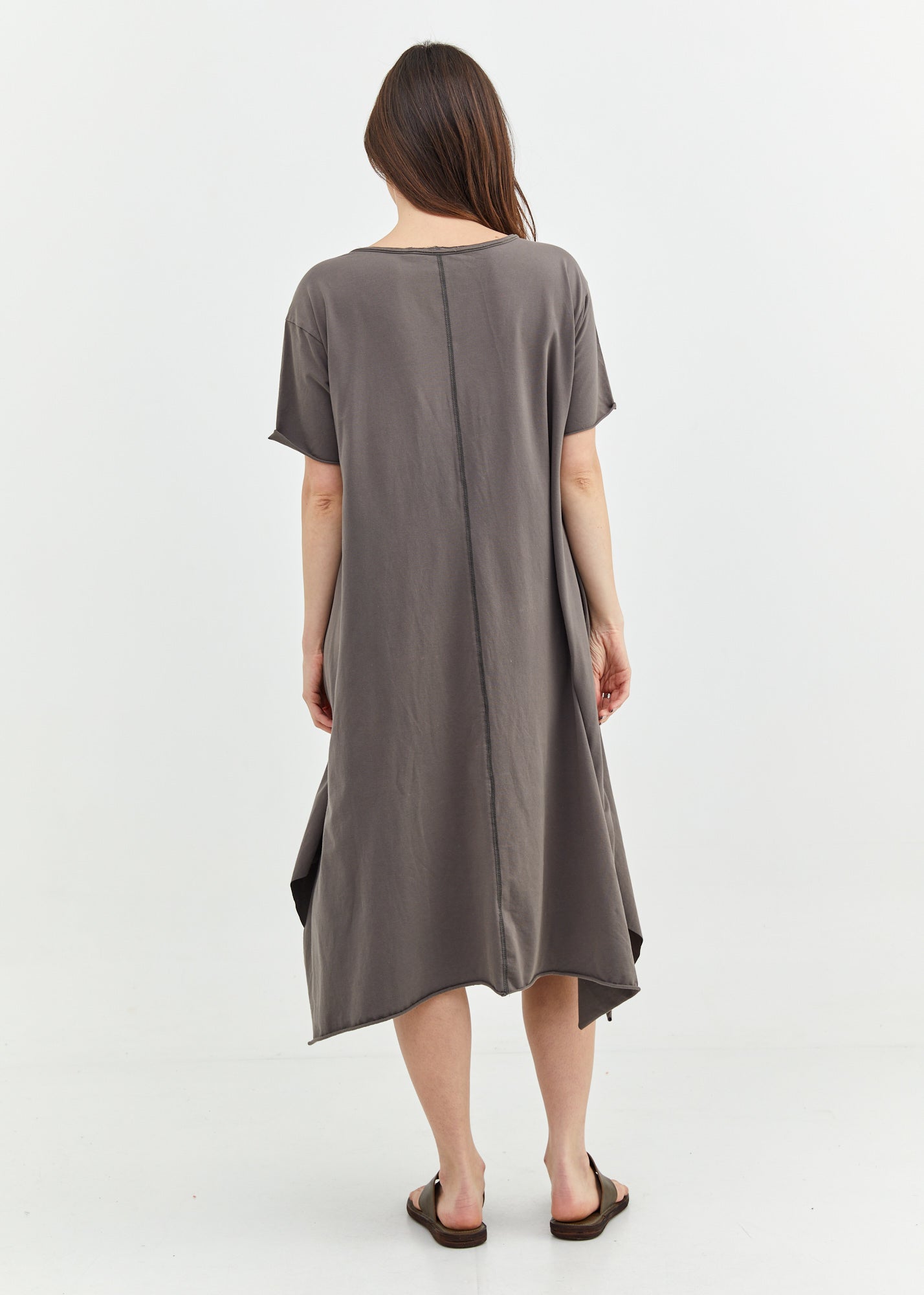 Short sleeve dress with diagonal pockets and gray open seam