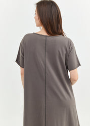 Short sleeve dress with diagonal pockets and gray open seam