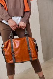 Side leather bag with a combination of brown straps