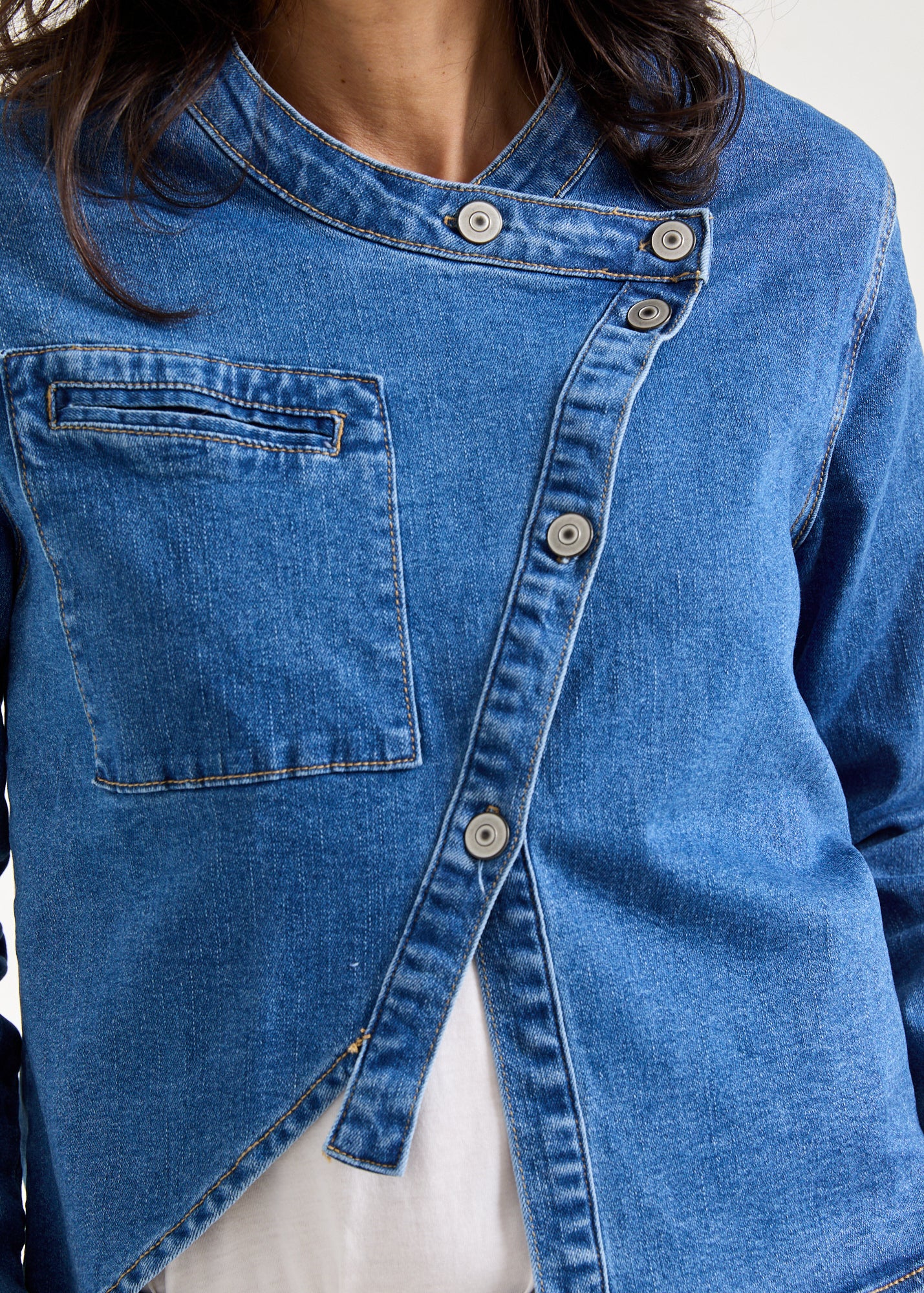ג'קט ג'ינס רכיסה אסימטרית כחול כהה ווש