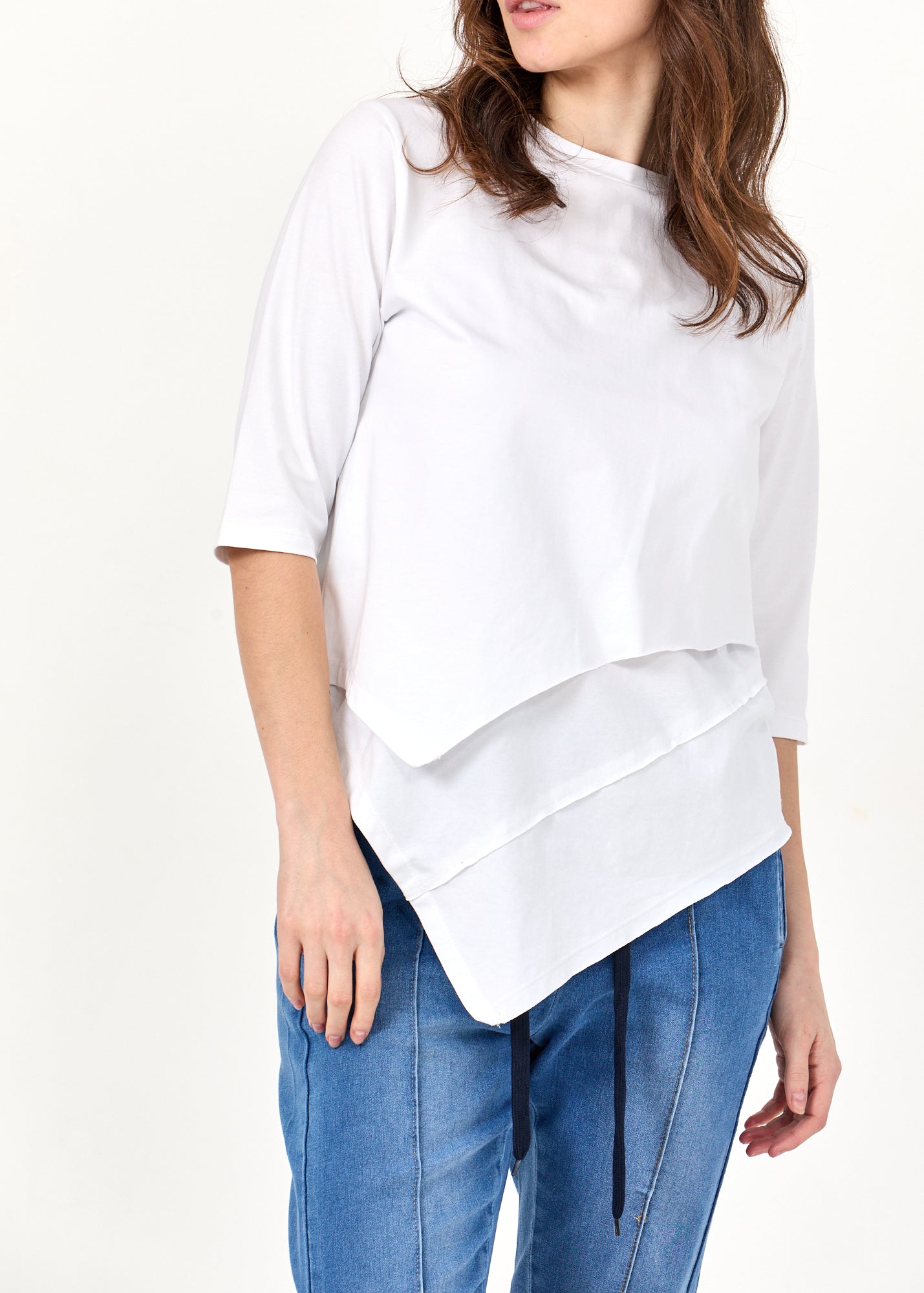 Short asymmetric white shirt