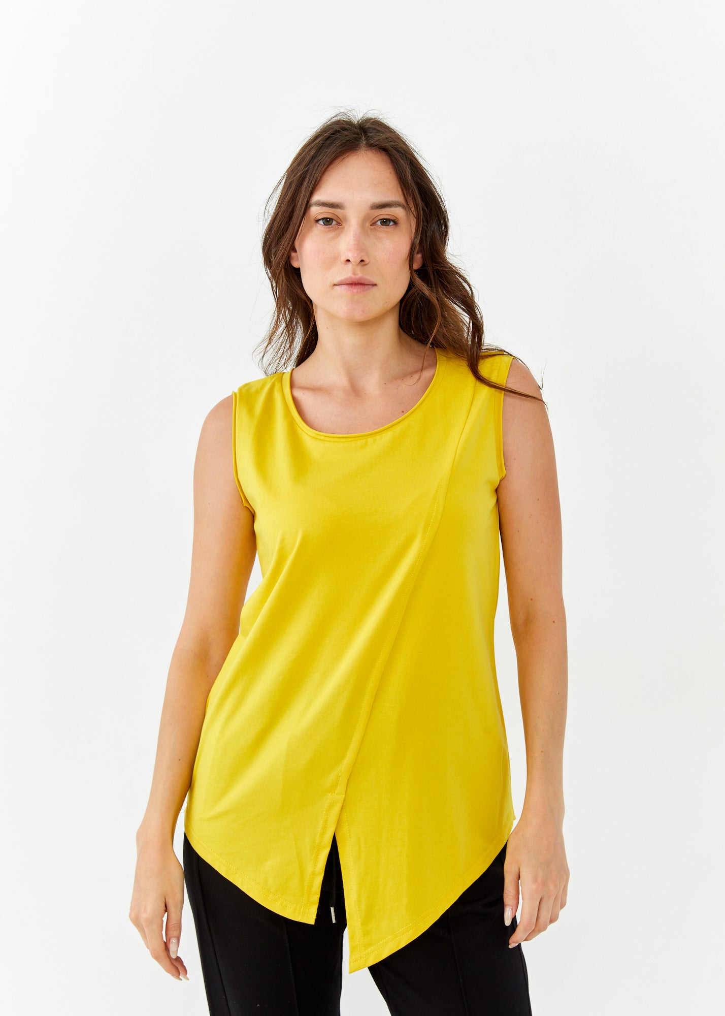 Undershirt diagonal stitching mustard spikes