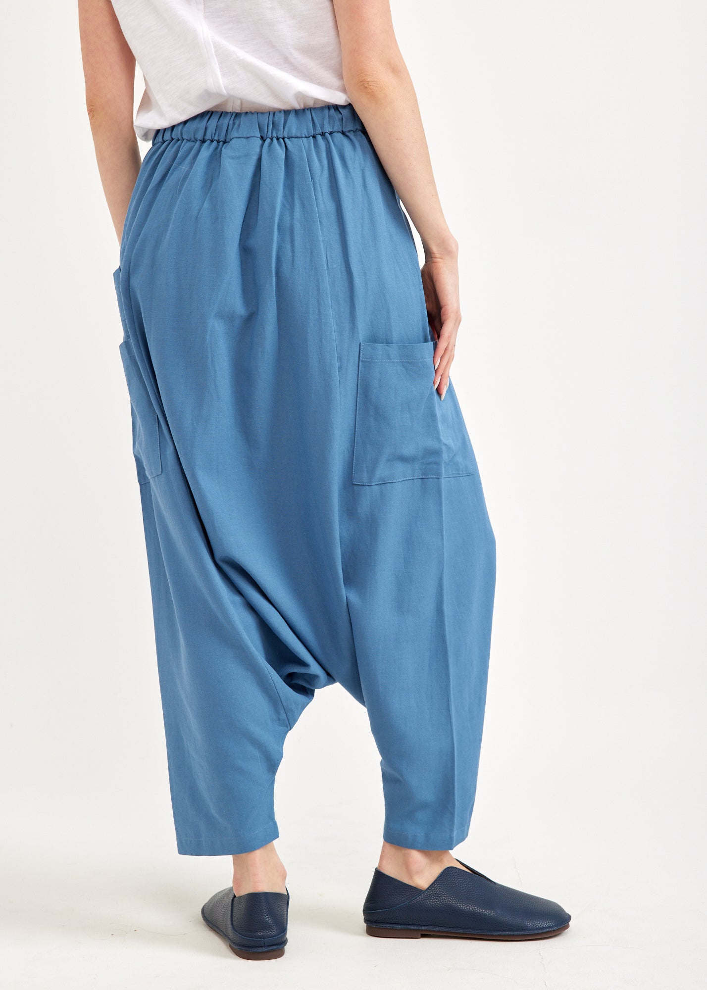 Half rubber baggy pants with pockets on the sides dark blue 