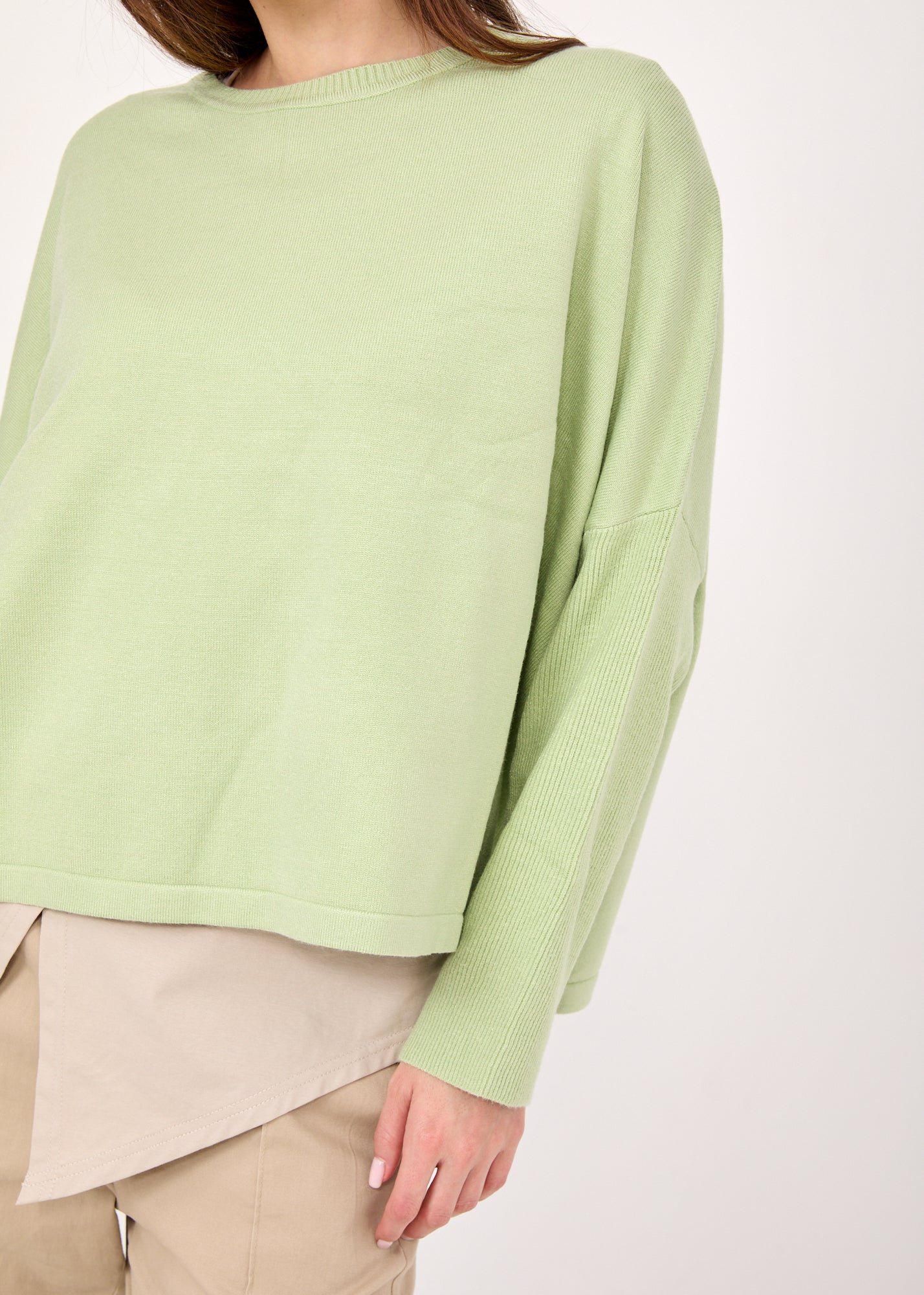 Light green round key basic knit