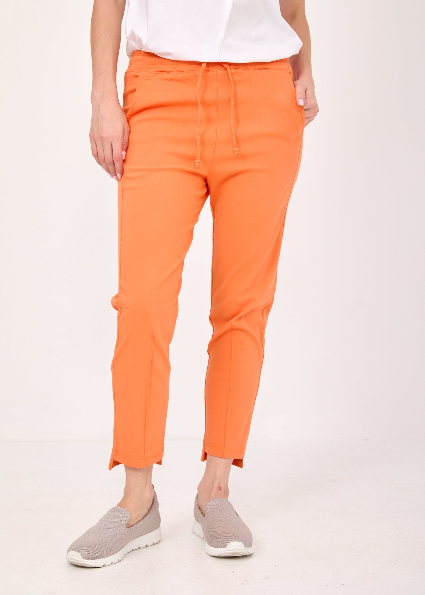 Basic pants with a drawstring and diagonal pockets Hamra