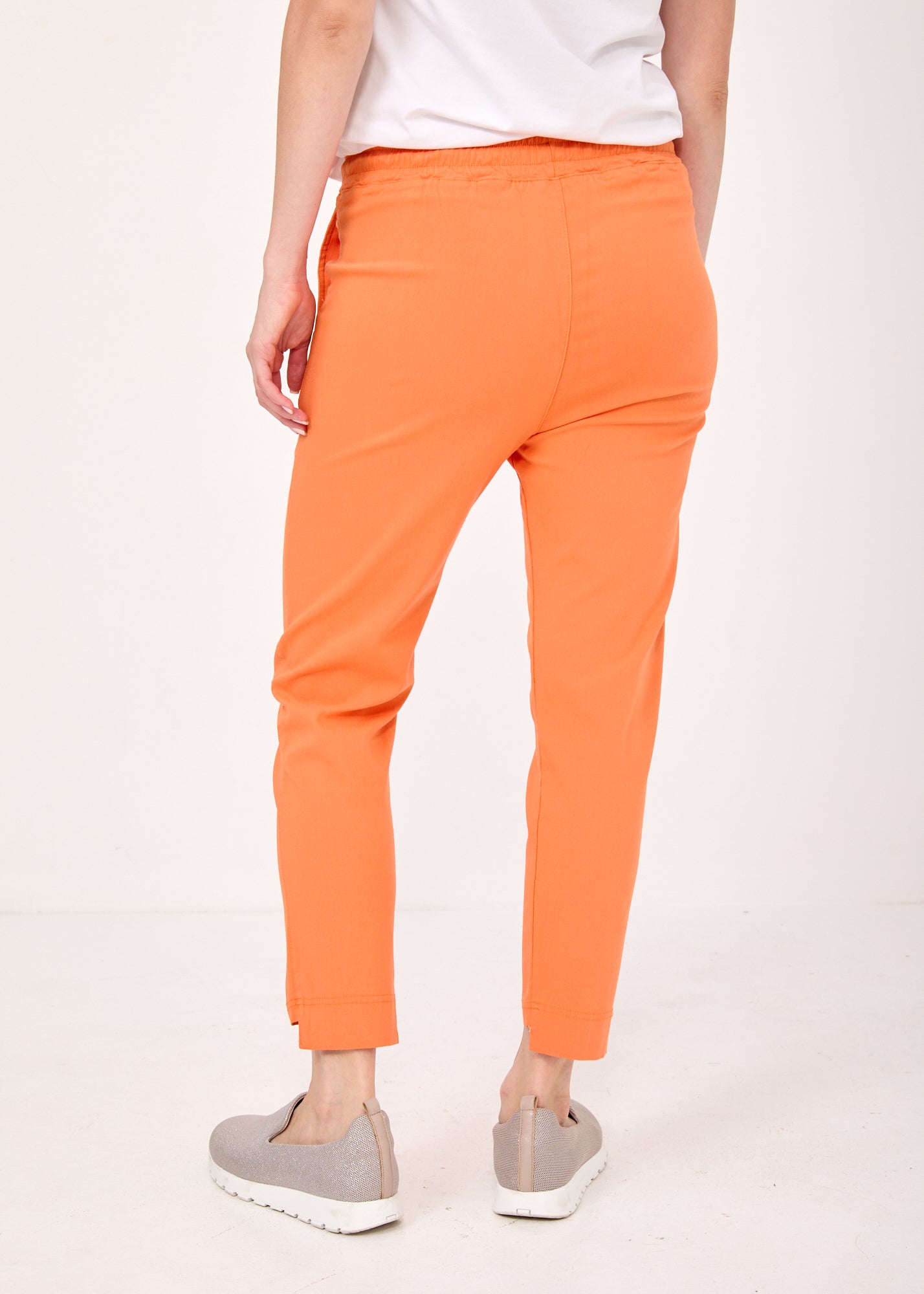 Basic pants with a drawstring and diagonal pockets Hamra