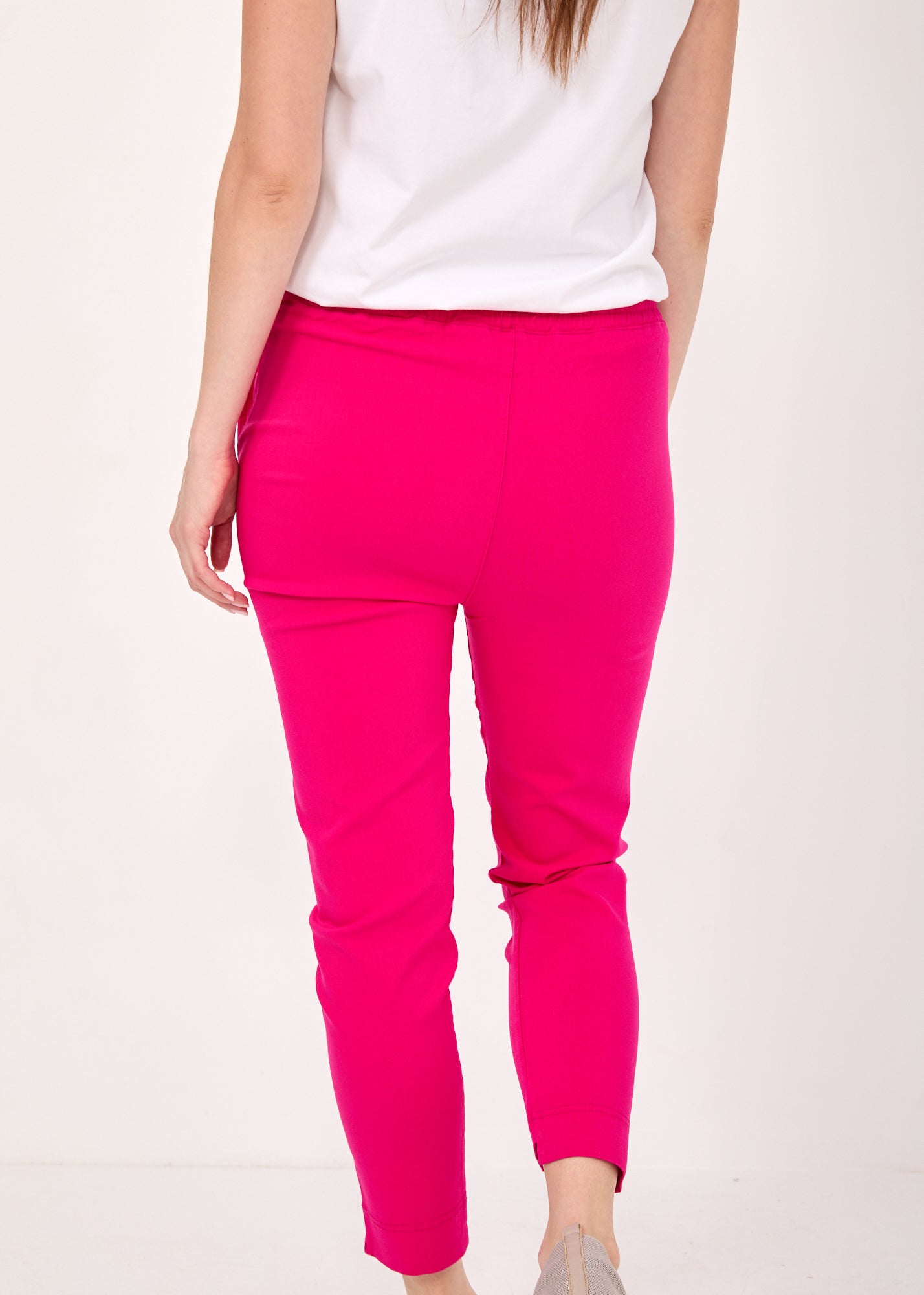 Basic trousers with drawstring and diagonal pockets in fuchsia pink