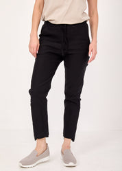 Basic pants with drawstring and diagonal pockets black