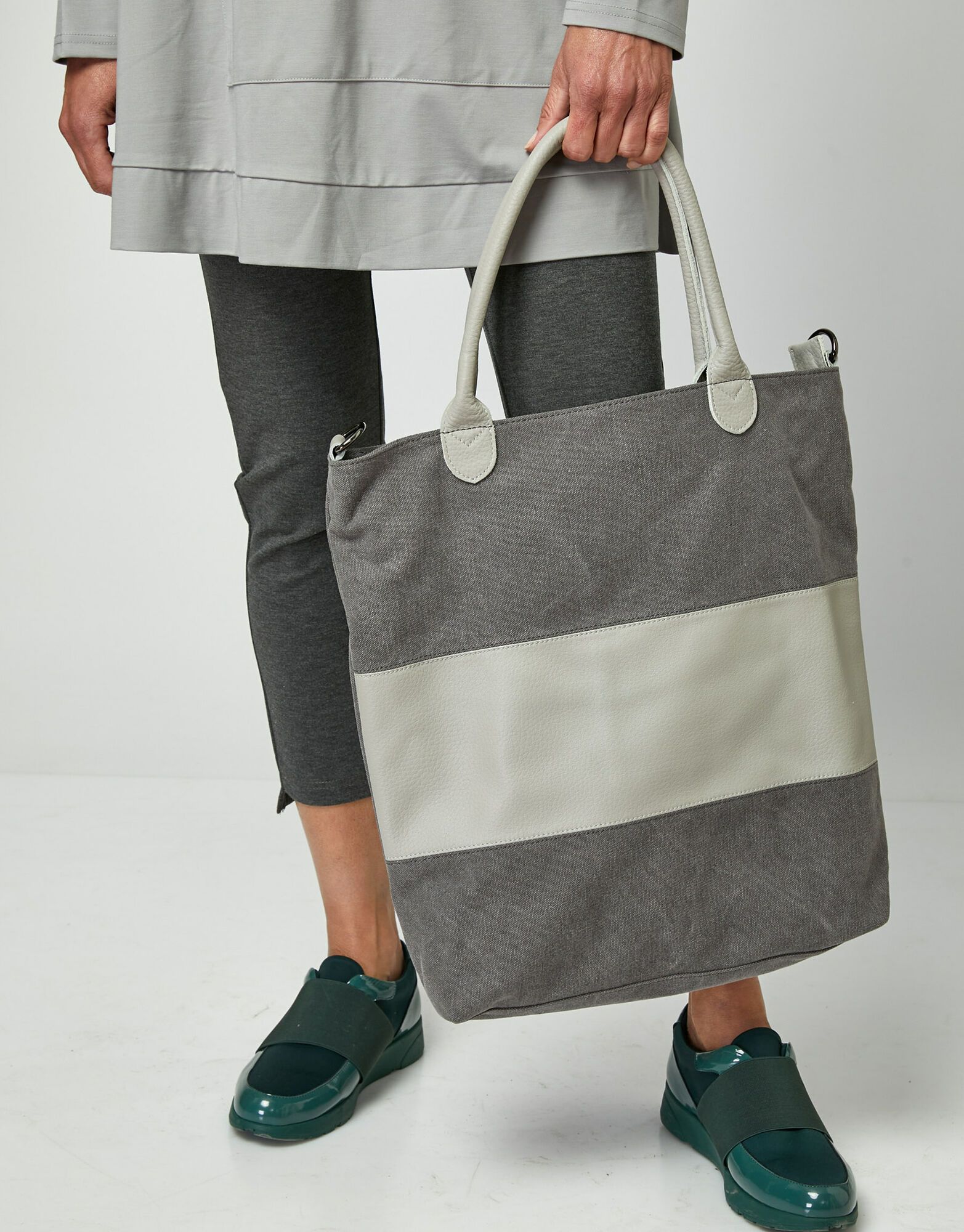 Large side canvas bag with a gray middle leather strip 